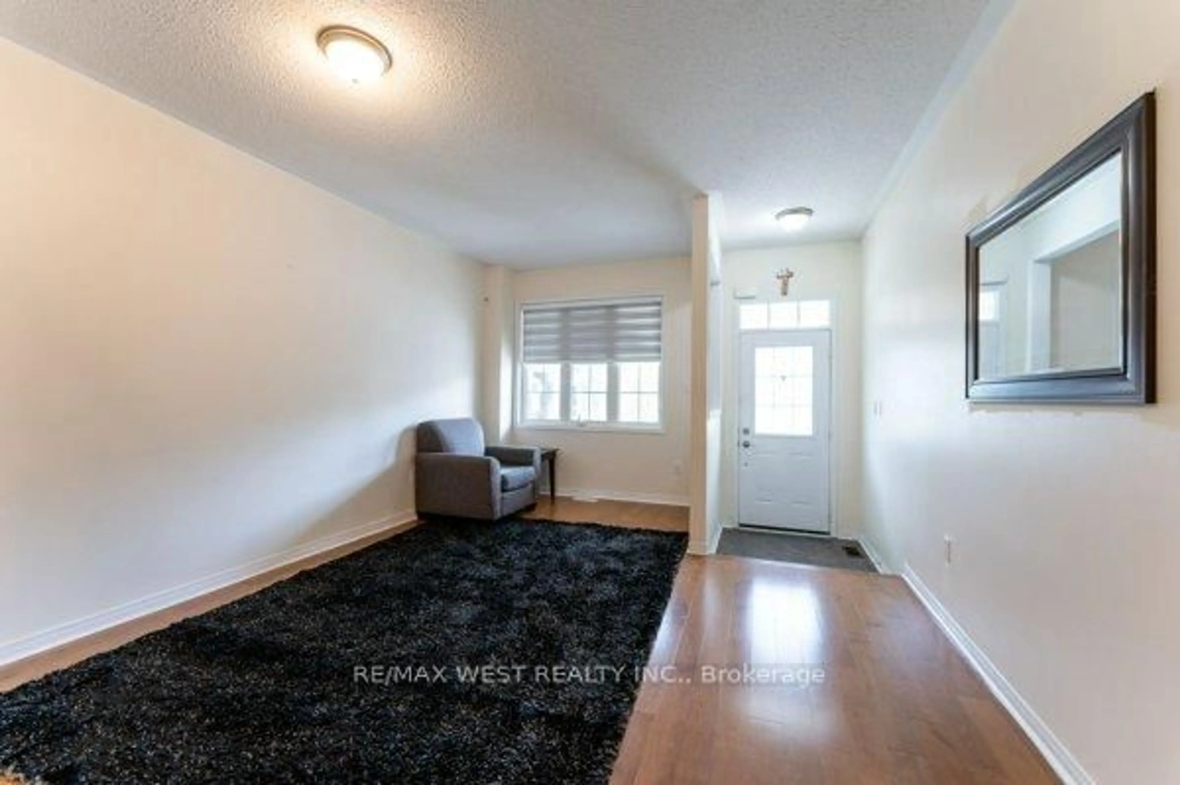 Indoor entryway for 40 Yellowknife Rd, Brampton Ontario L6R 3X4