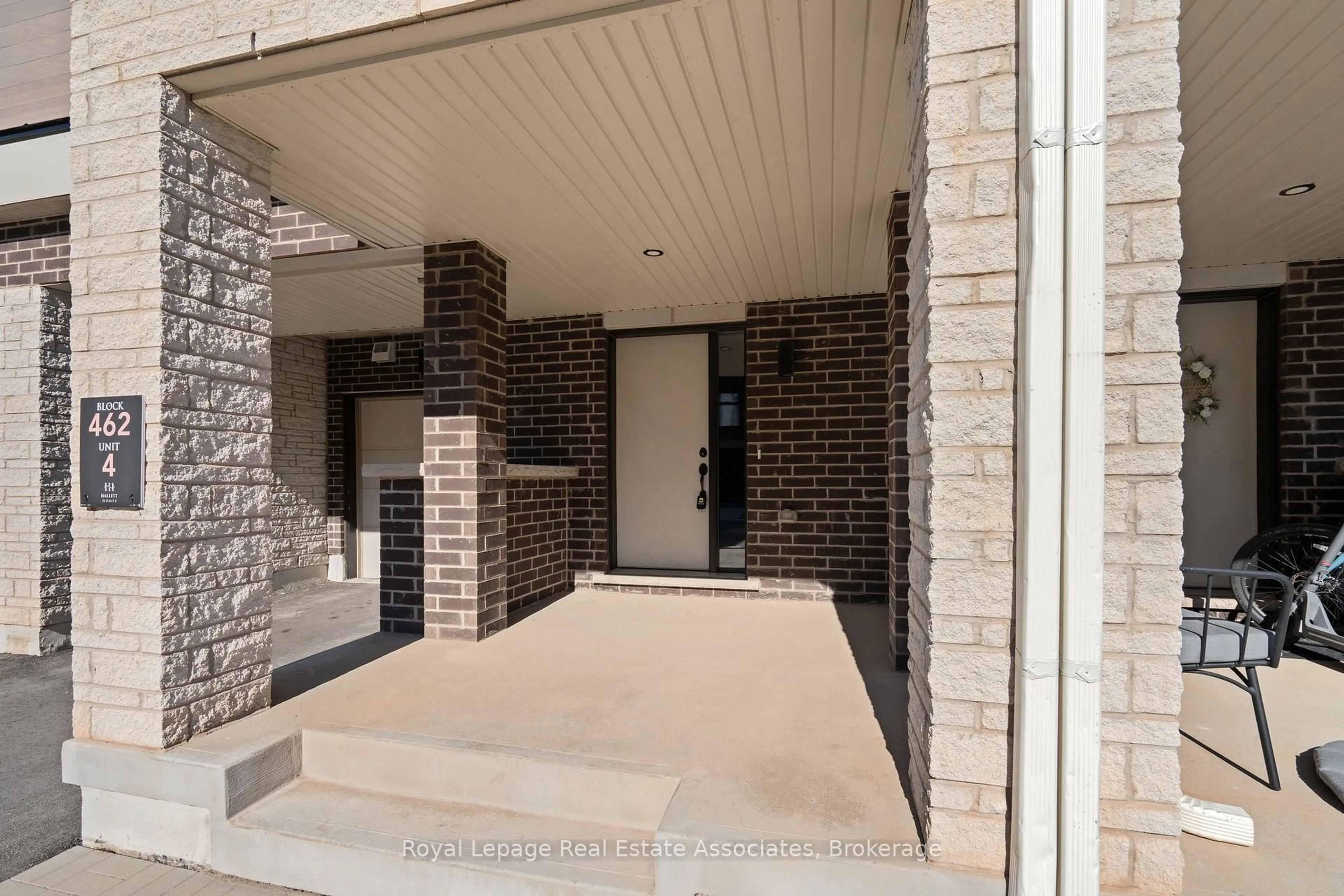 Indoor entryway for 2459 Belt Lane, Oakville Ontario L6M 5L9