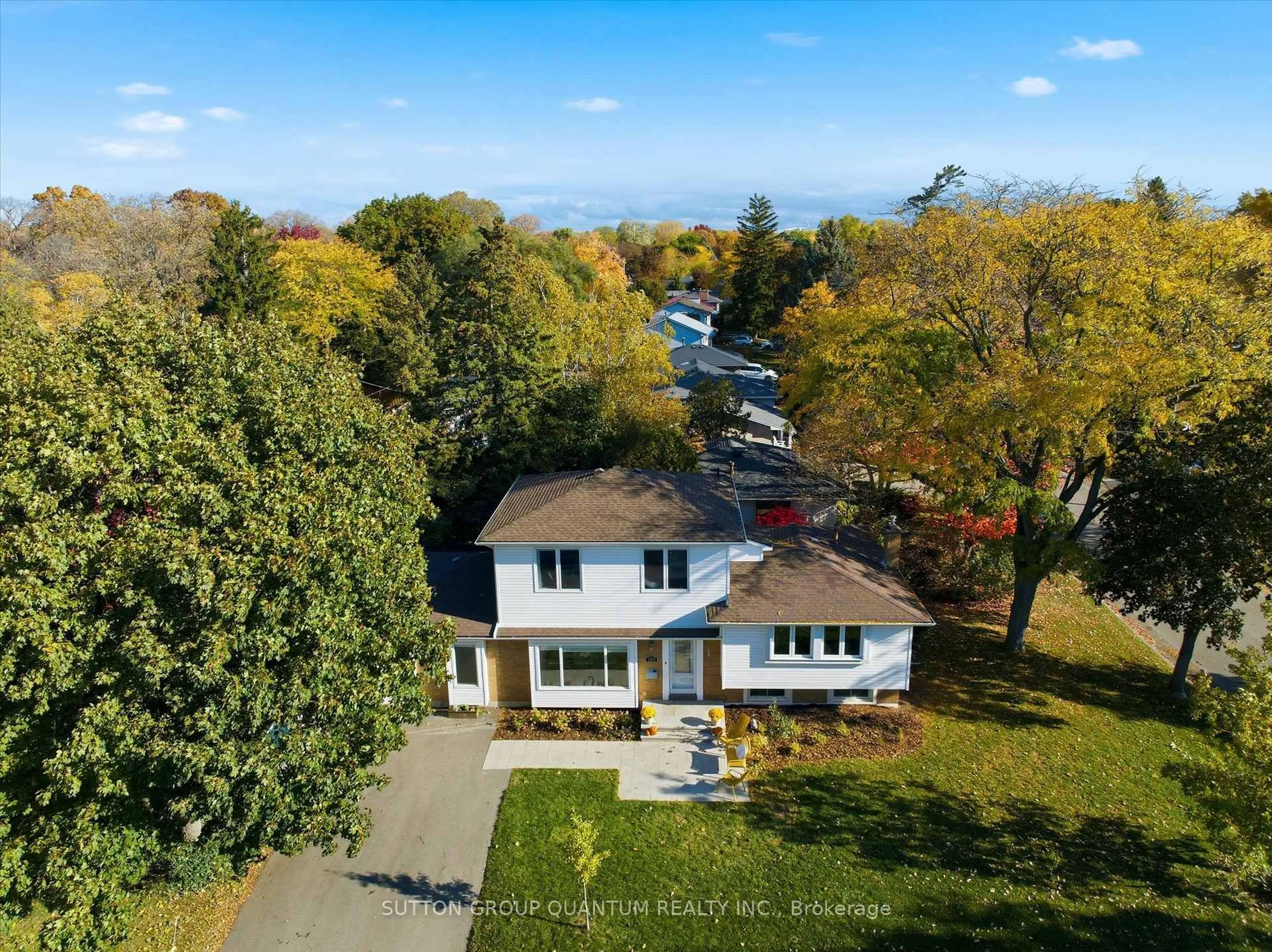 A pic from outside/outdoor area/front of a property/back of a property/a pic from drone, water/lake/river/ocean view for 5188 Cedarbrook Cres, Burlington Ontario L7L 3R1
