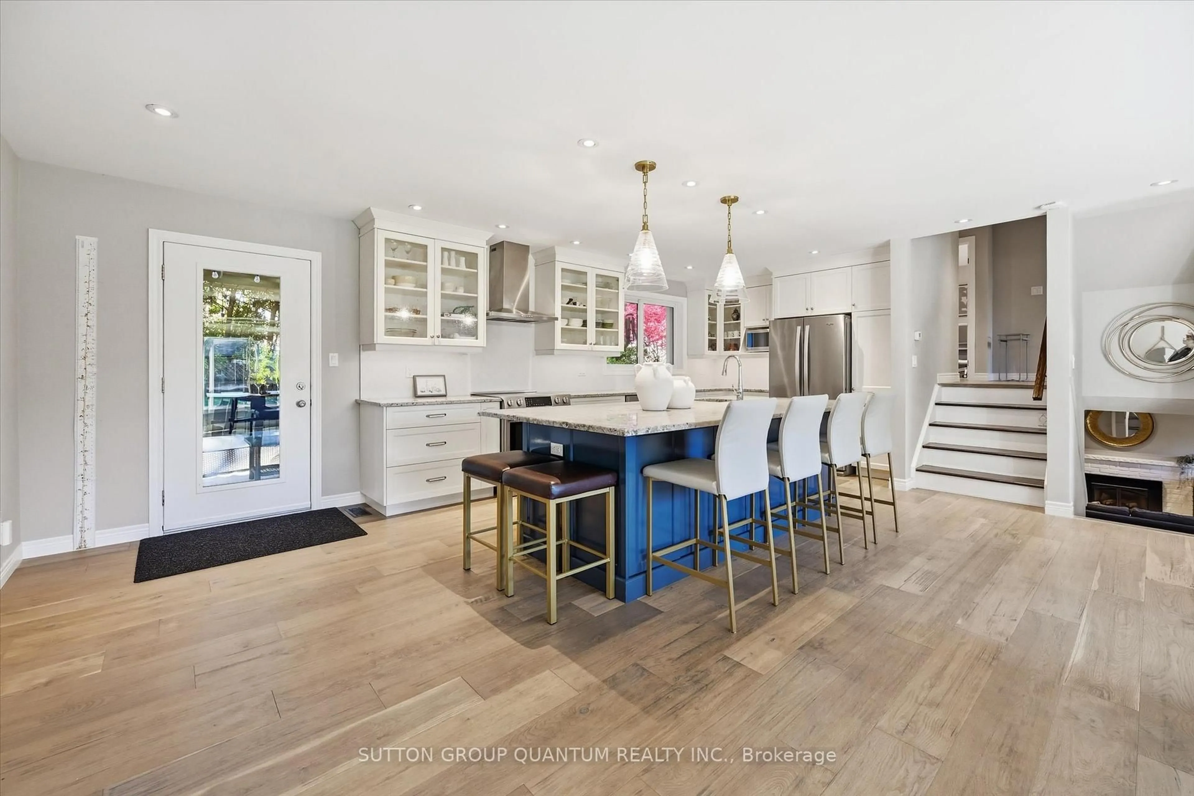 Open concept kitchen, unknown for 5188 Cedarbrook Cres, Burlington Ontario L7L 3R1