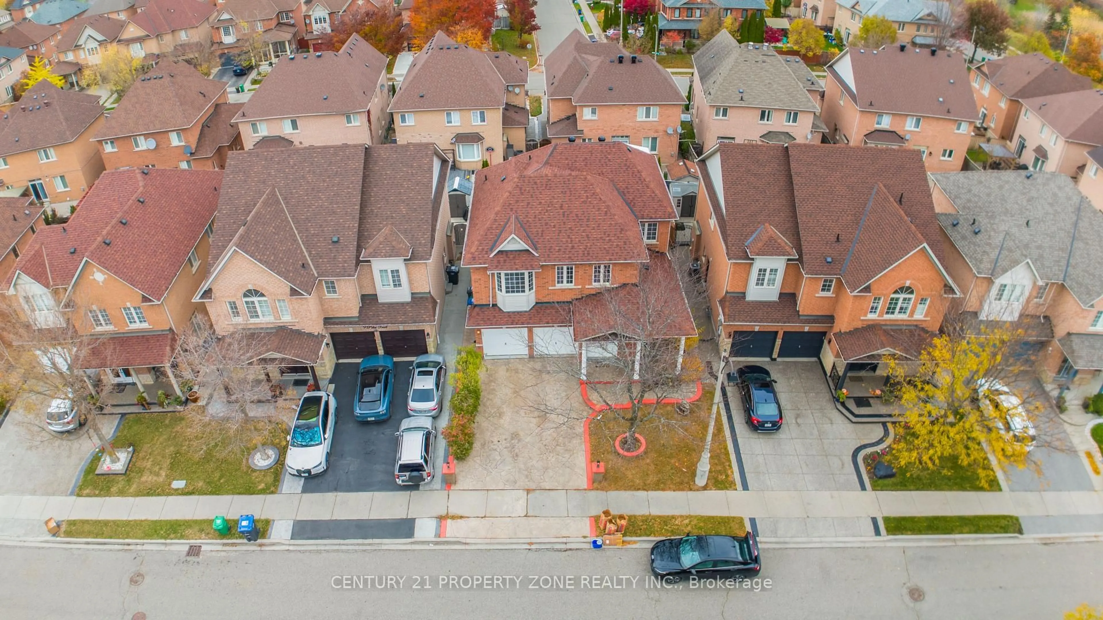 A pic from outside/outdoor area/front of a property/back of a property/a pic from drone, street for 7 Pika Tr, Brampton Ontario L6R 2X1