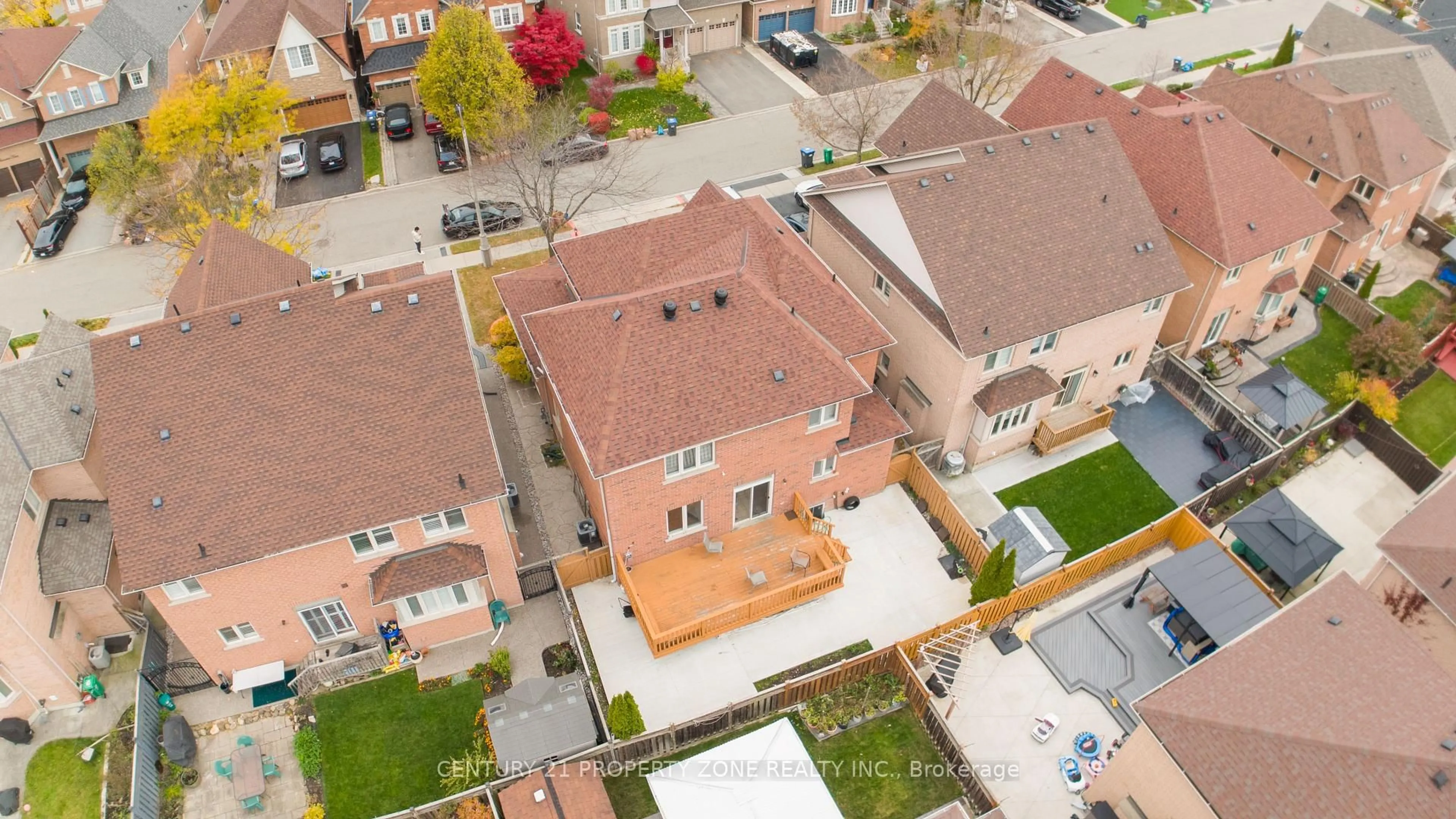 A pic from outside/outdoor area/front of a property/back of a property/a pic from drone, street for 7 Pika Tr, Brampton Ontario L6R 2X1