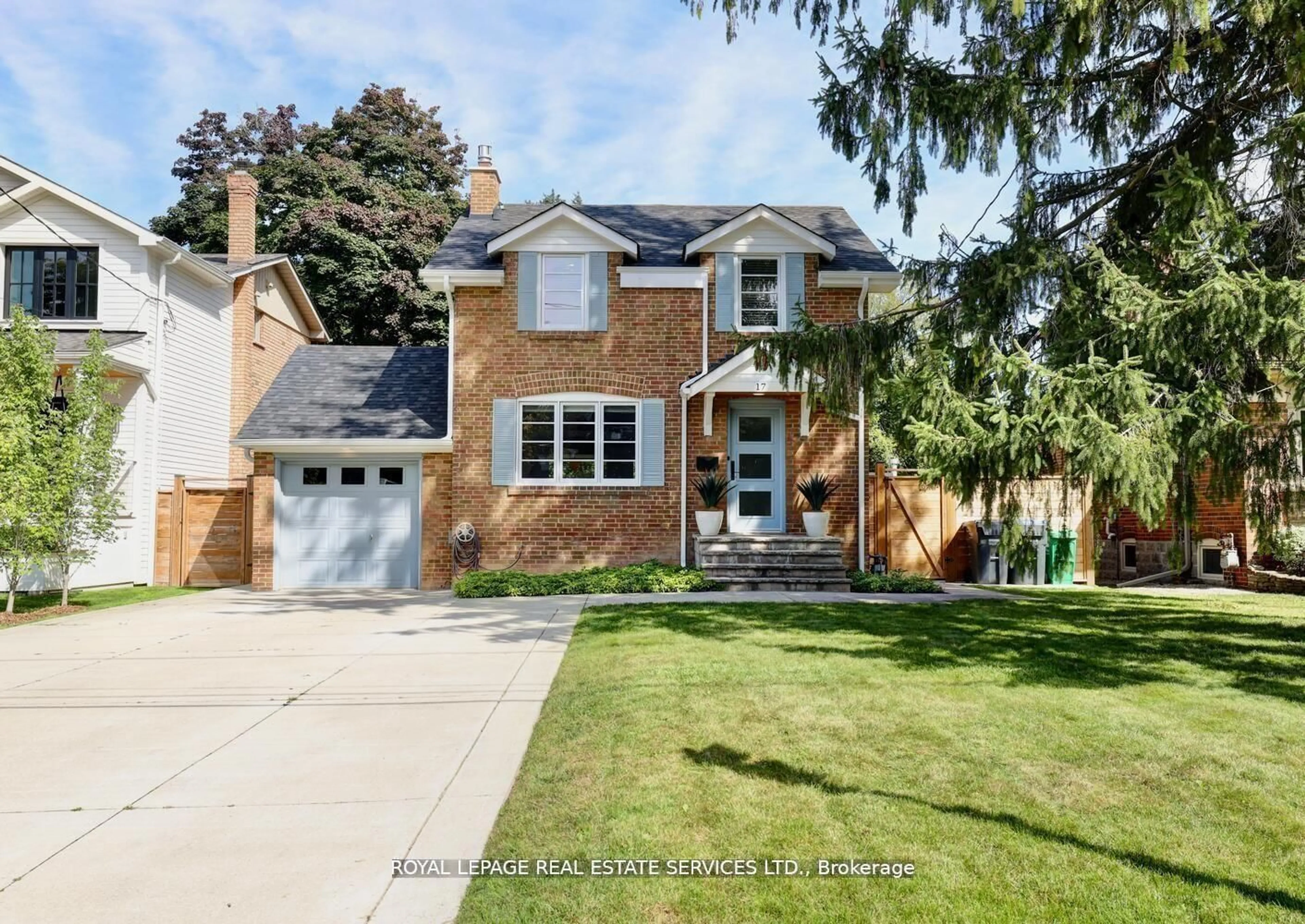 Home with brick exterior material, street for 17 Cumberland Dr, Mississauga Ontario L5G 3M7