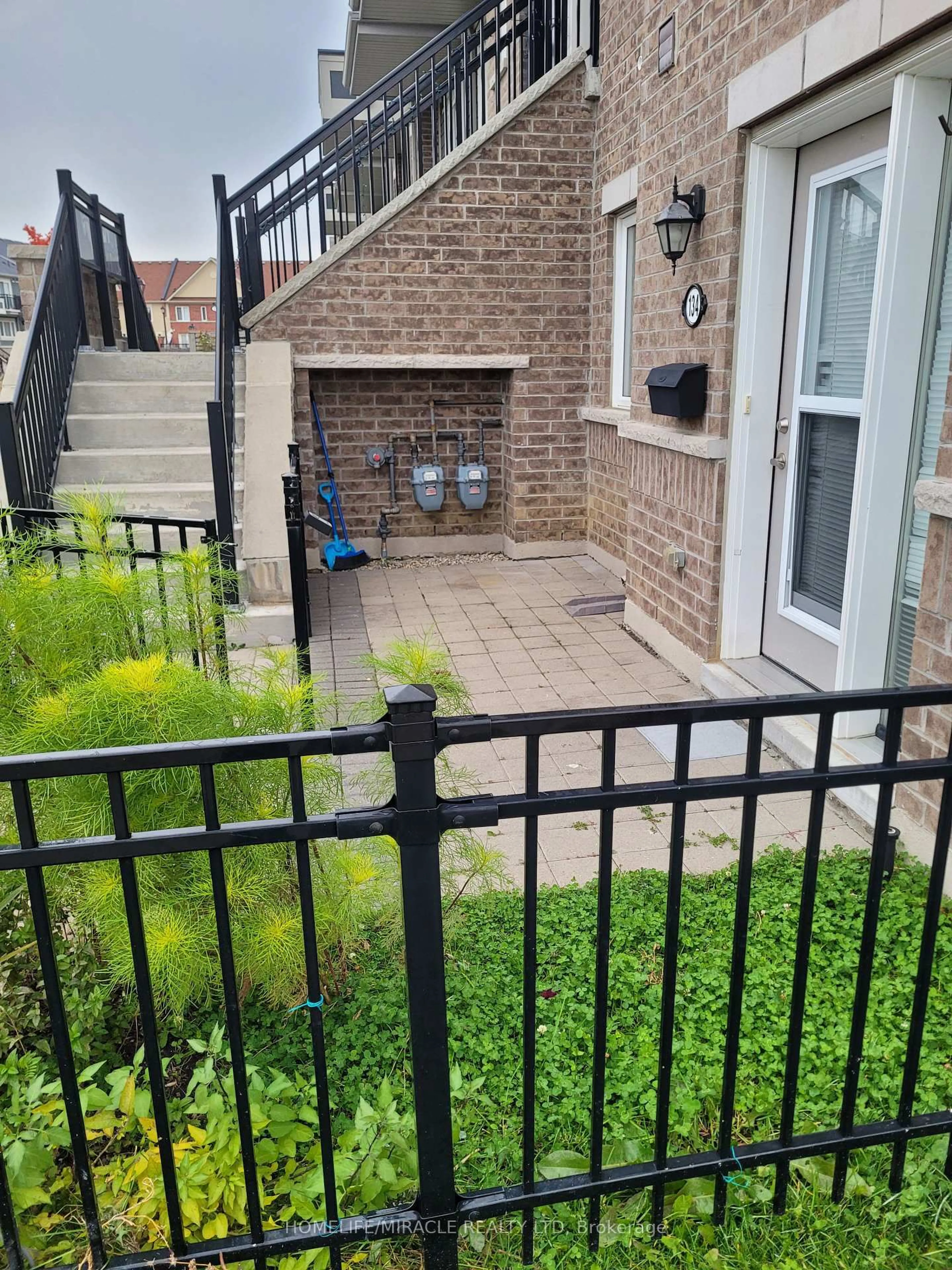 A pic from outside/outdoor area/front of a property/back of a property/a pic from drone, city buildings view from balcony for 250 Sunny Meadow Blvd #134, Brampton Ontario L6R 3Y7