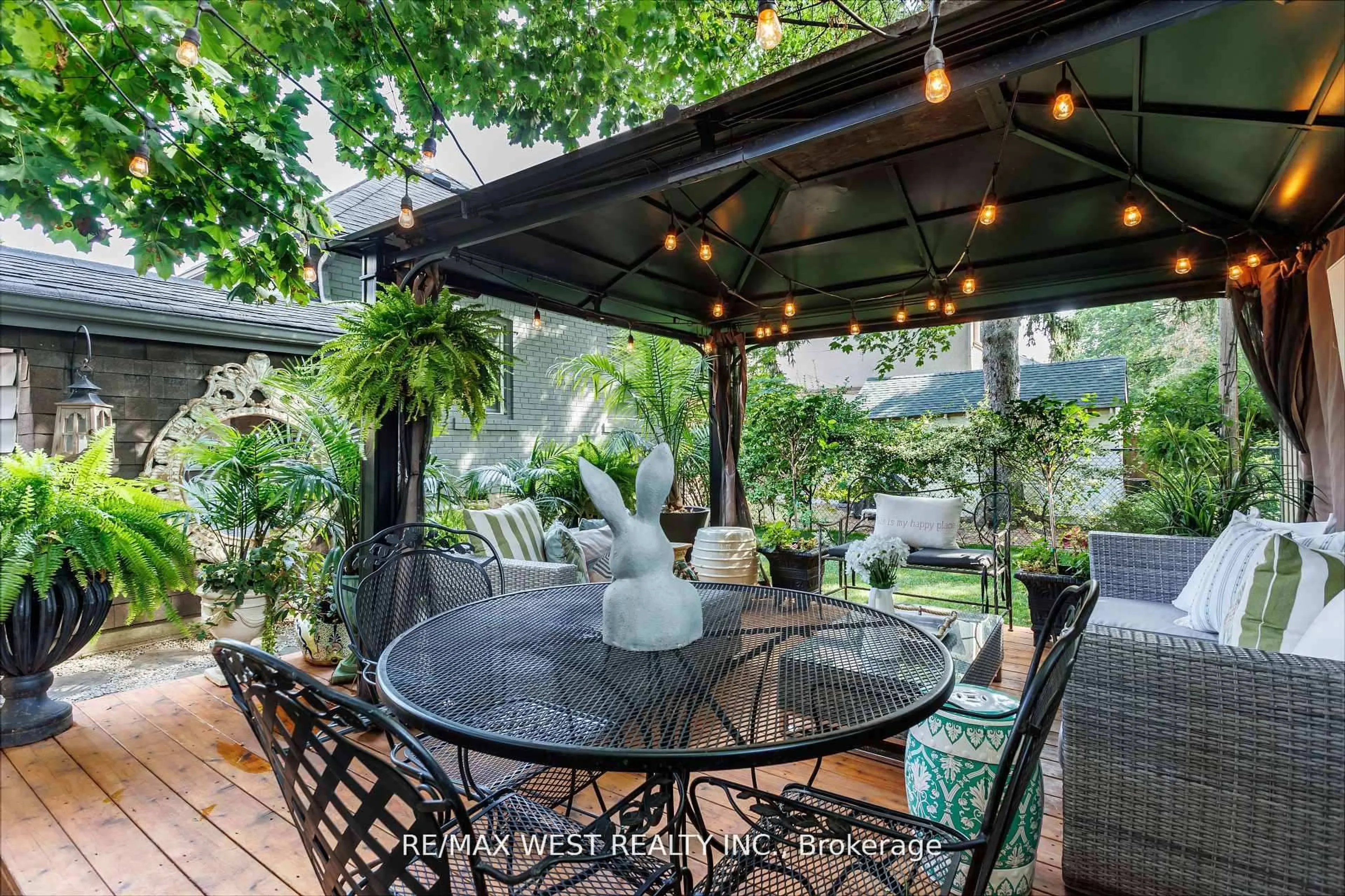 Patio, street for 12 Brentwood Rd, Toronto Ontario M8Z 3N2