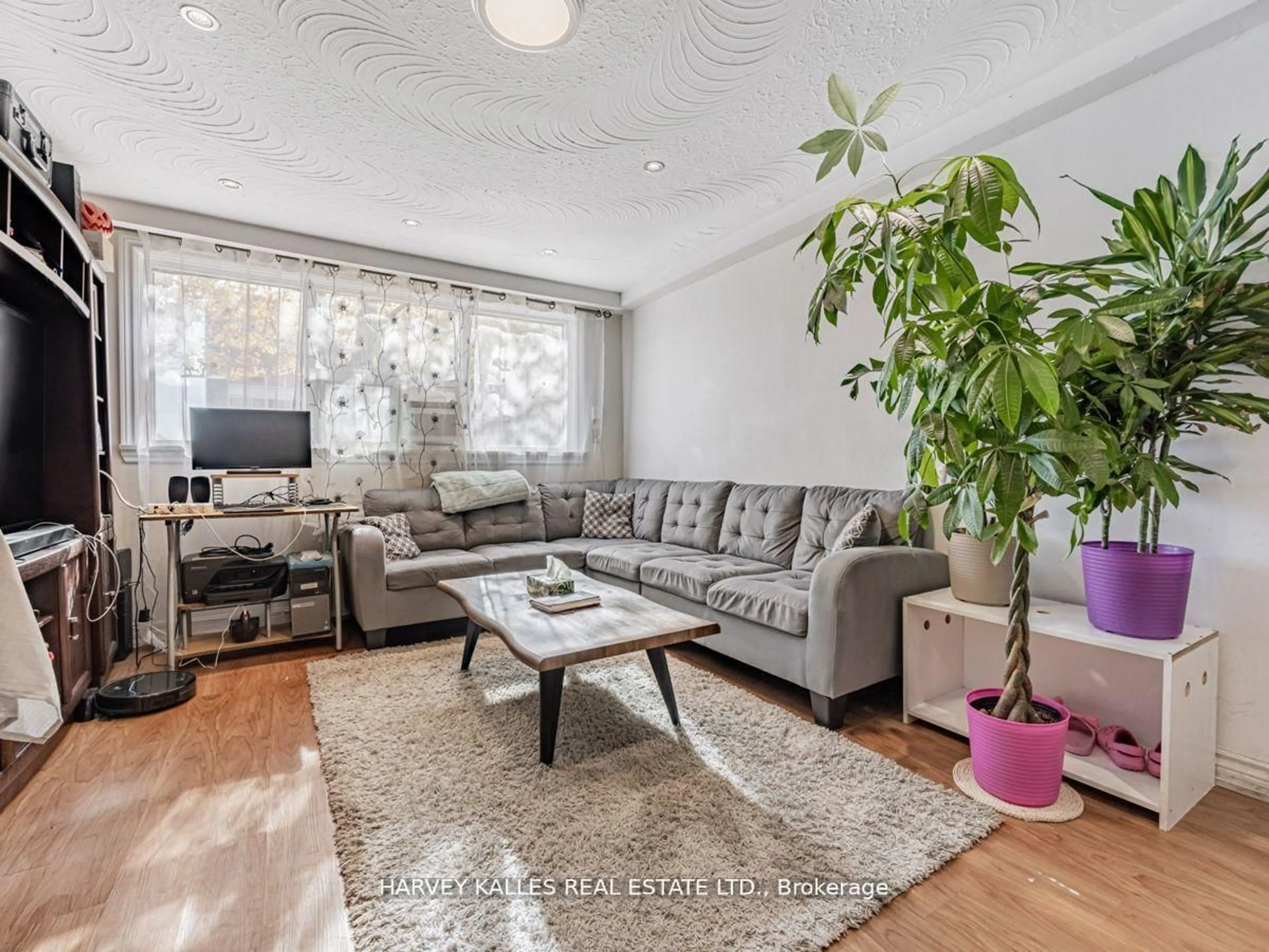 Living room with furniture, unknown for 6 Carrington Ave, Toronto Ontario M6E 2C3