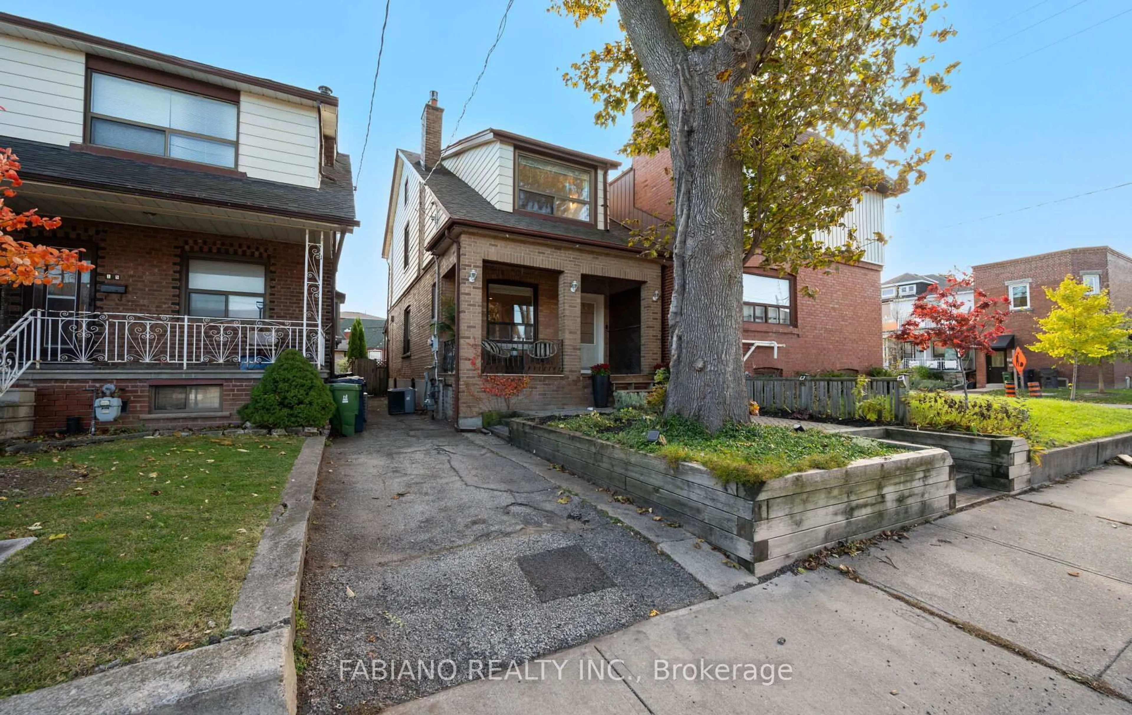 A pic from outside/outdoor area/front of a property/back of a property/a pic from drone, street for 117 Morrison Ave, Toronto Ontario M6E 1M3