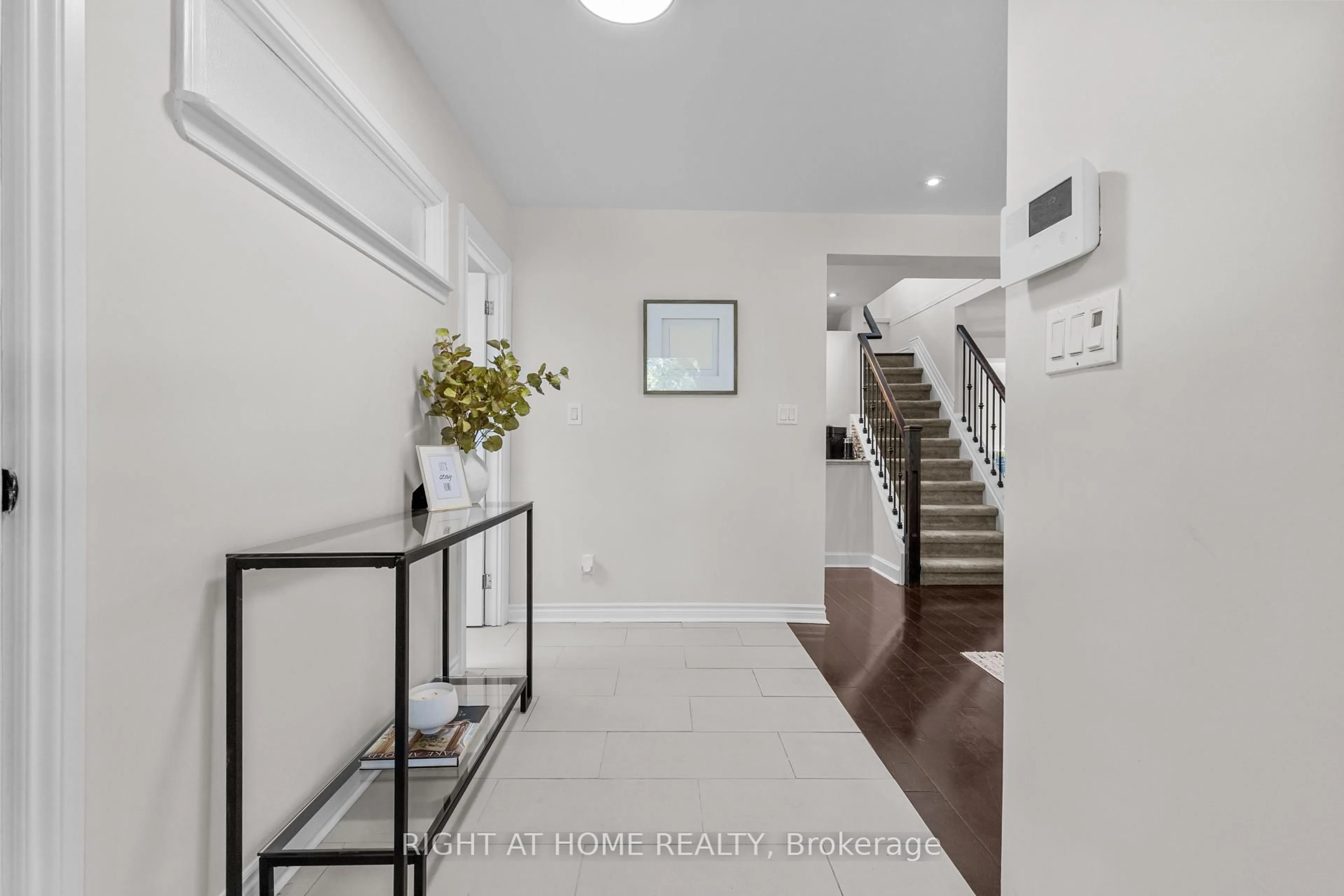 Indoor entryway for 10 Haliburton Ave, Toronto Ontario M9B 4Y2
