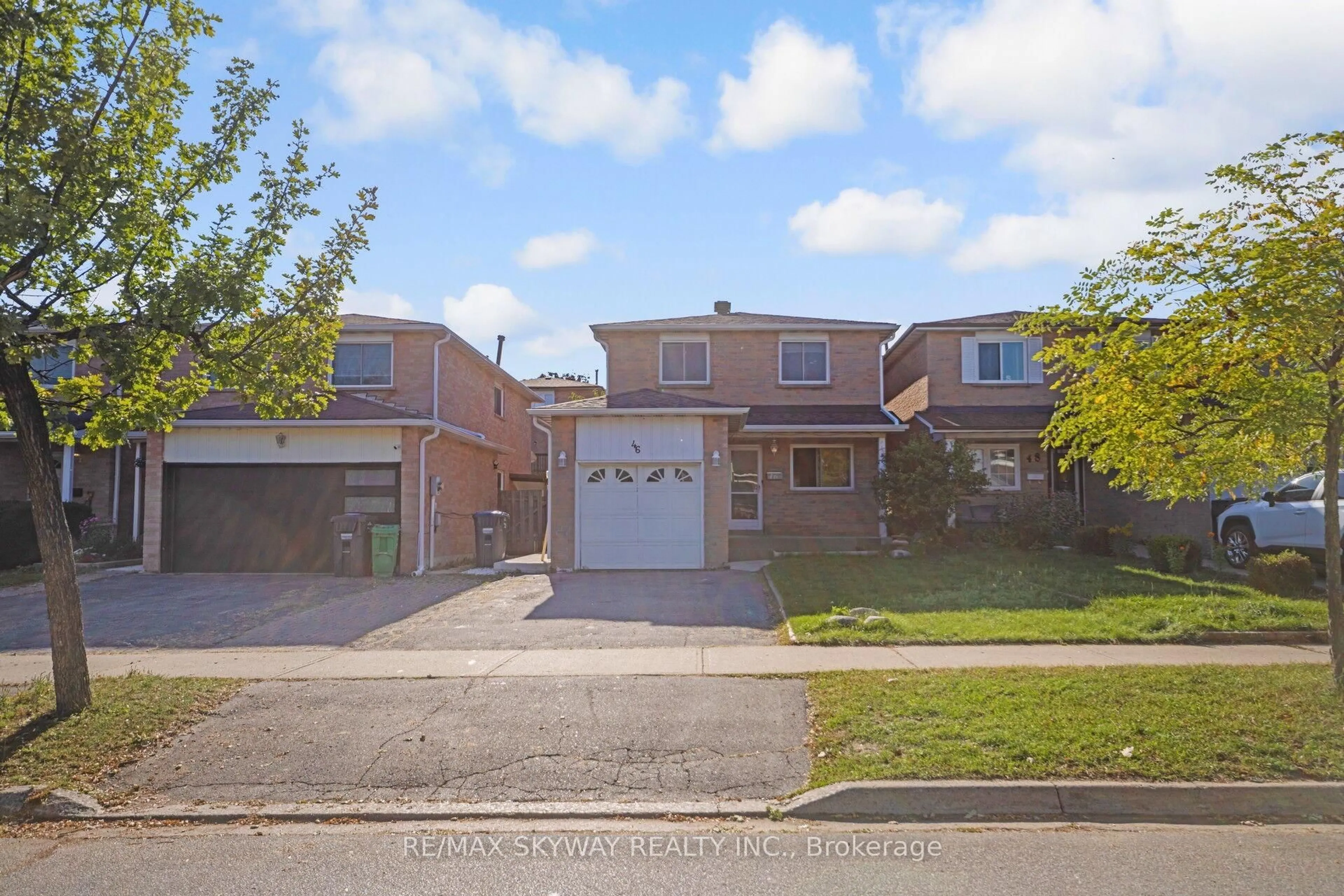A pic from outside/outdoor area/front of a property/back of a property/a pic from drone, street for 46 Royal Palm Dr, Brampton Ontario L6Z 1P6