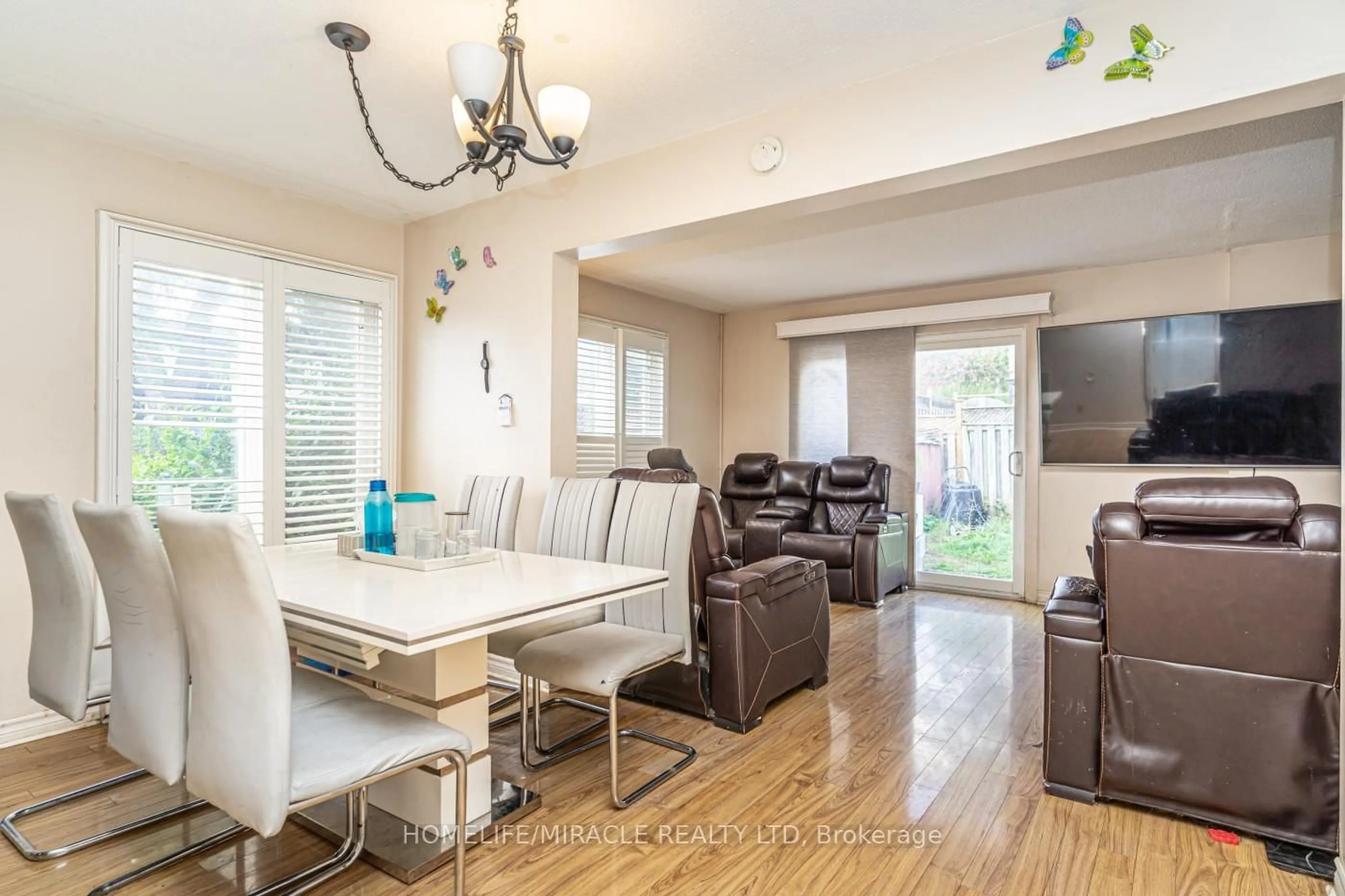 Dining room, wood/laminate floor for 5 Holmcrest Crt, Brampton Ontario L6S 1R6