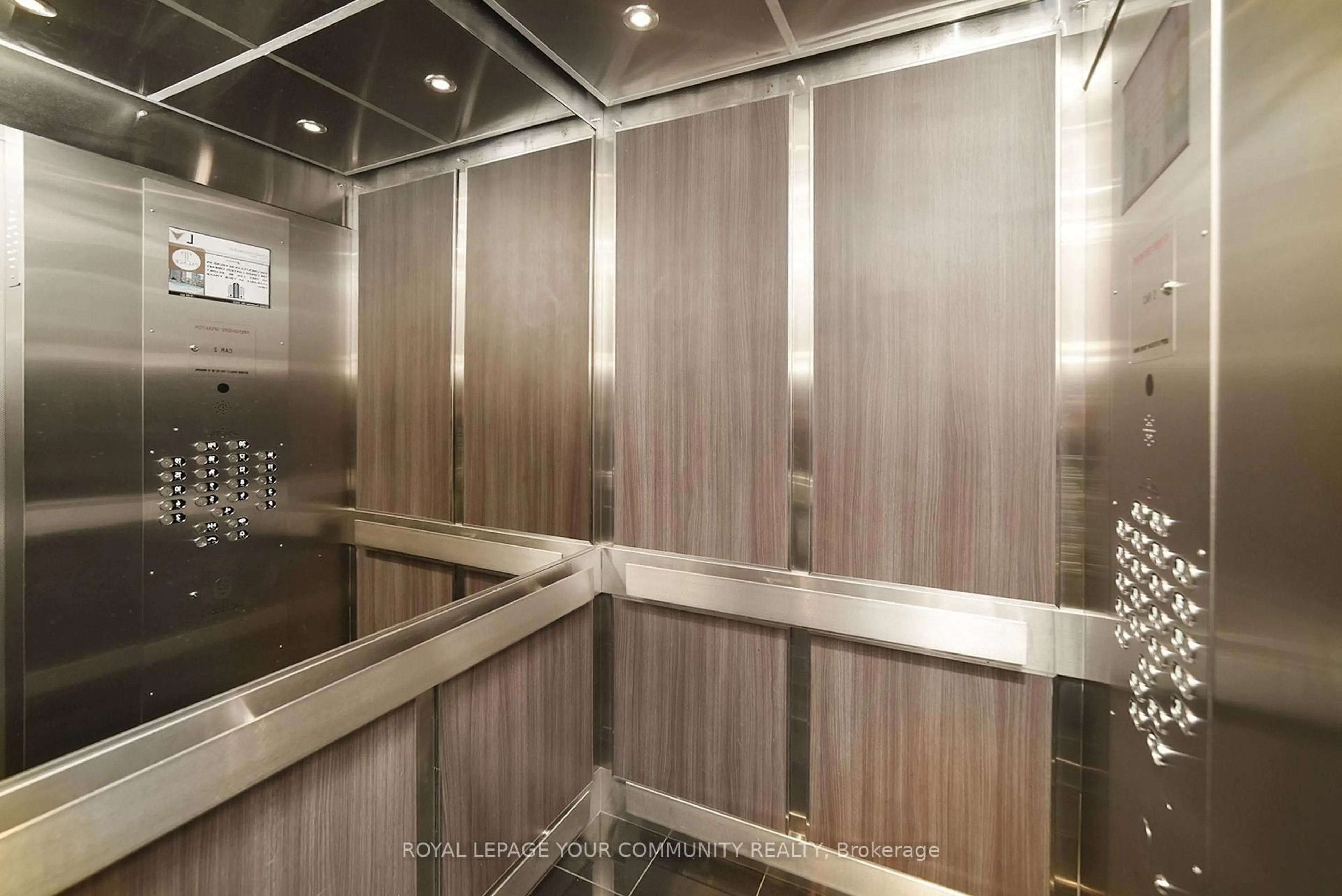 Indoor foyer for 1270 Maple Crossing Blvd #1507, Burlington Ontario L7S 2J3