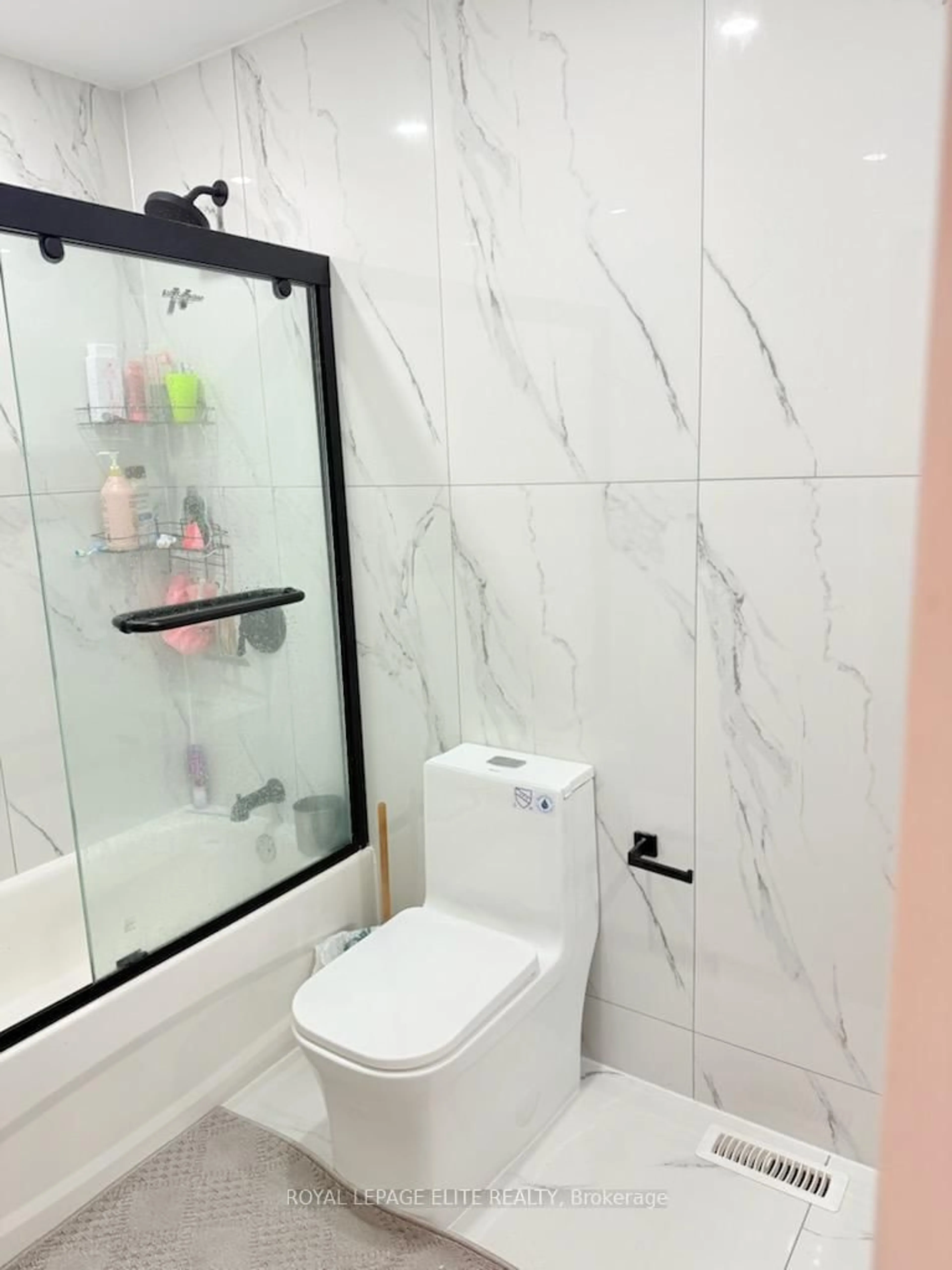 Standard bathroom, ceramic/tile floor for 12 Egret Crt, Brampton Ontario L6Z 3A1