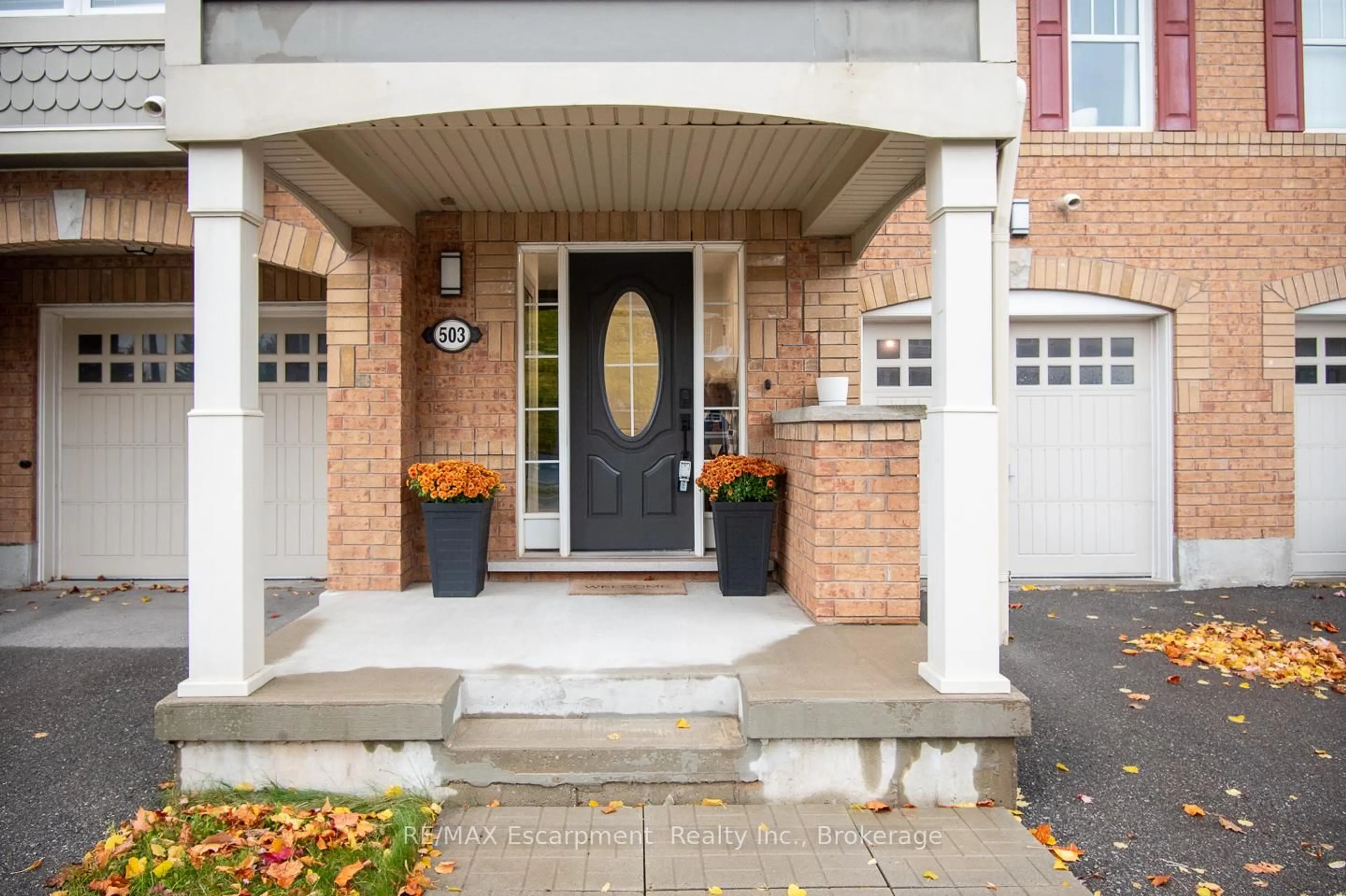 Indoor entryway for 503 Cavanagh Lane, Milton Ontario L9T 8G3