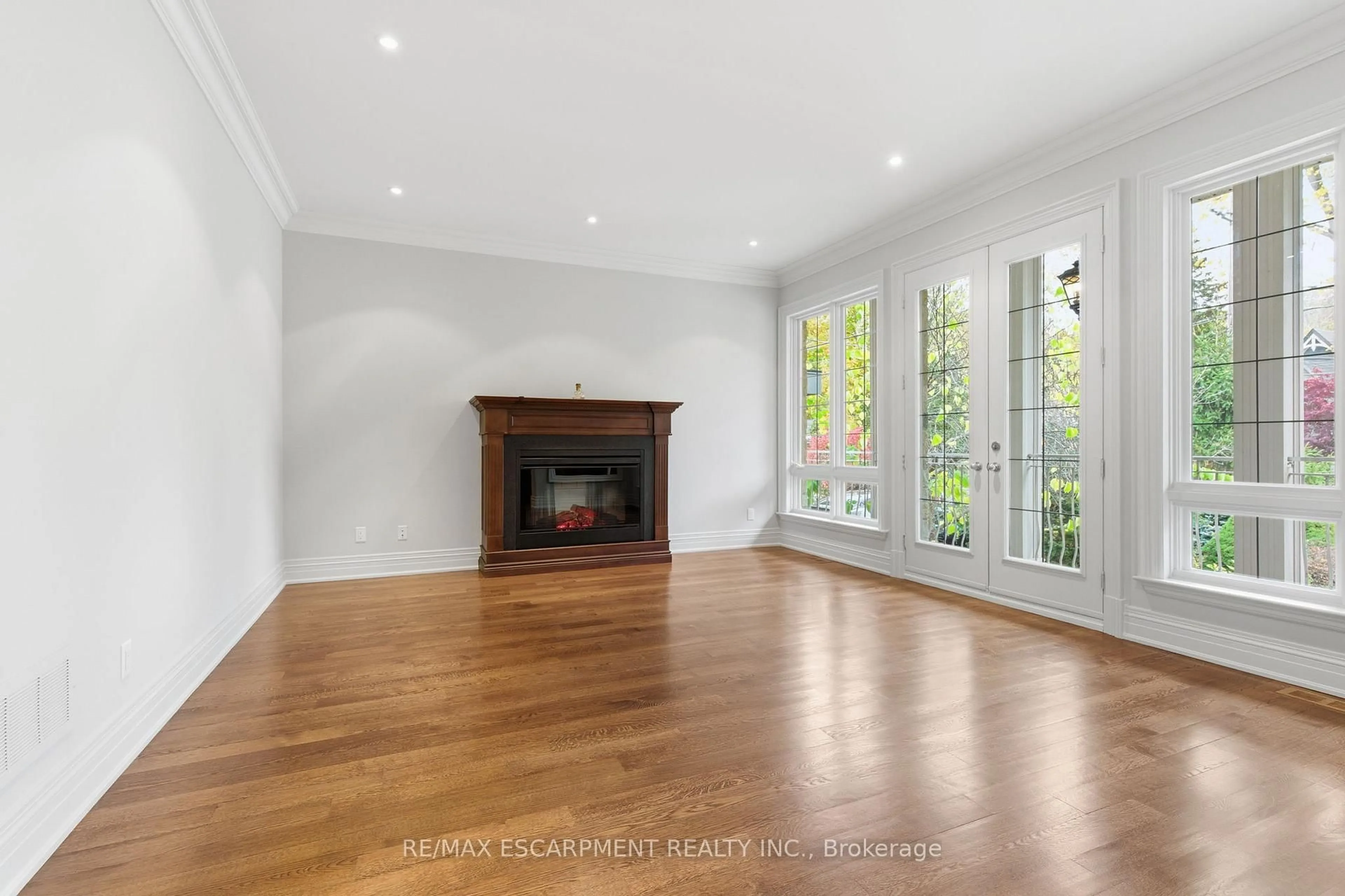 Unknown for 1366 Wilson Ave, Mississauga Ontario L5G 3K2