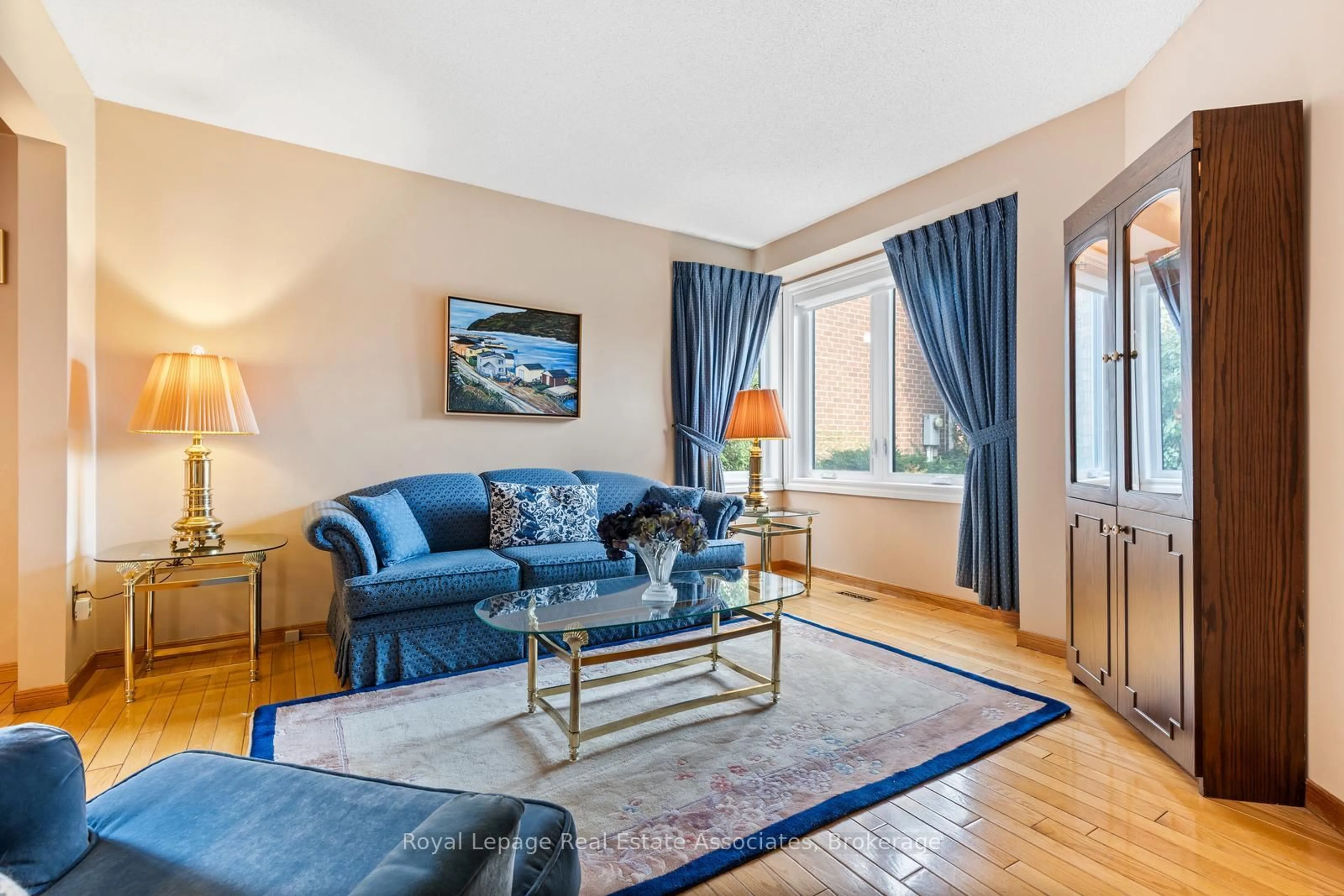 Living room with furniture, unknown for 449 Mallorytown Ave, Mississauga Ontario L4Z 2M8