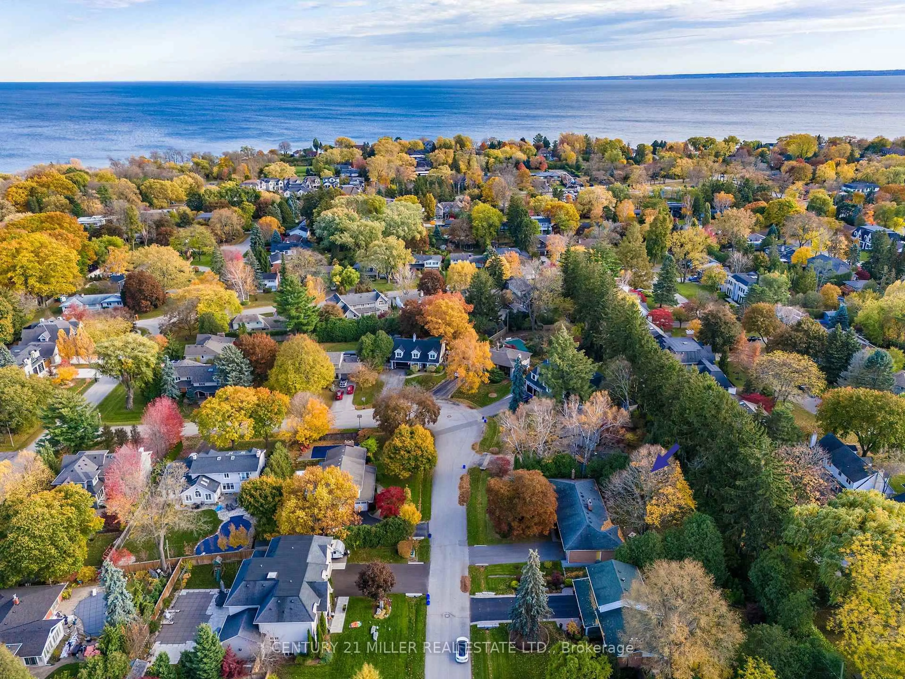 A pic from outside/outdoor area/front of a property/back of a property/a pic from drone, water/lake/river/ocean view for 144 Talbot Dr, Oakville Ontario L6L 4C5