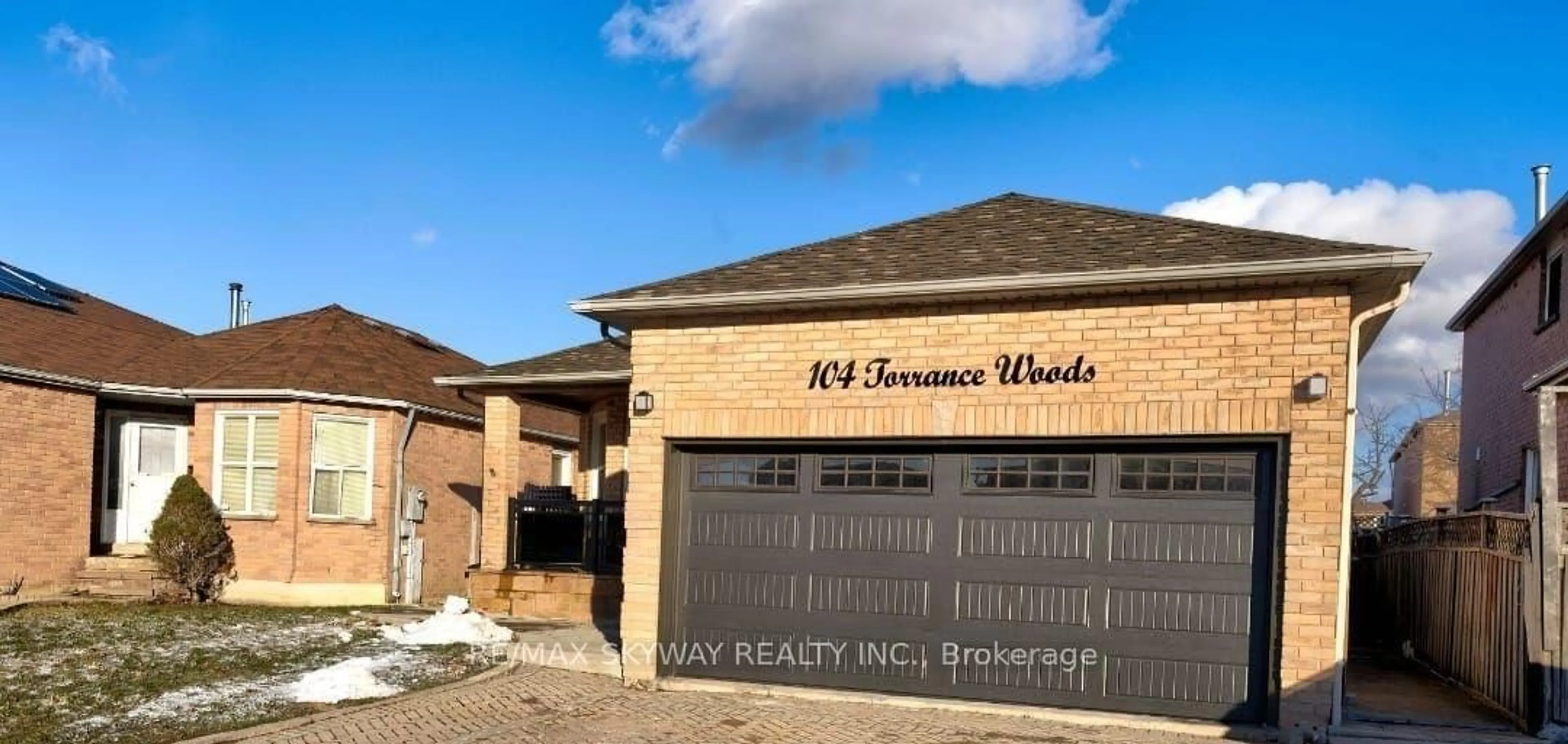 Indoor garage for 104 Torrance Wood, Brampton Ontario L6Y 4L4