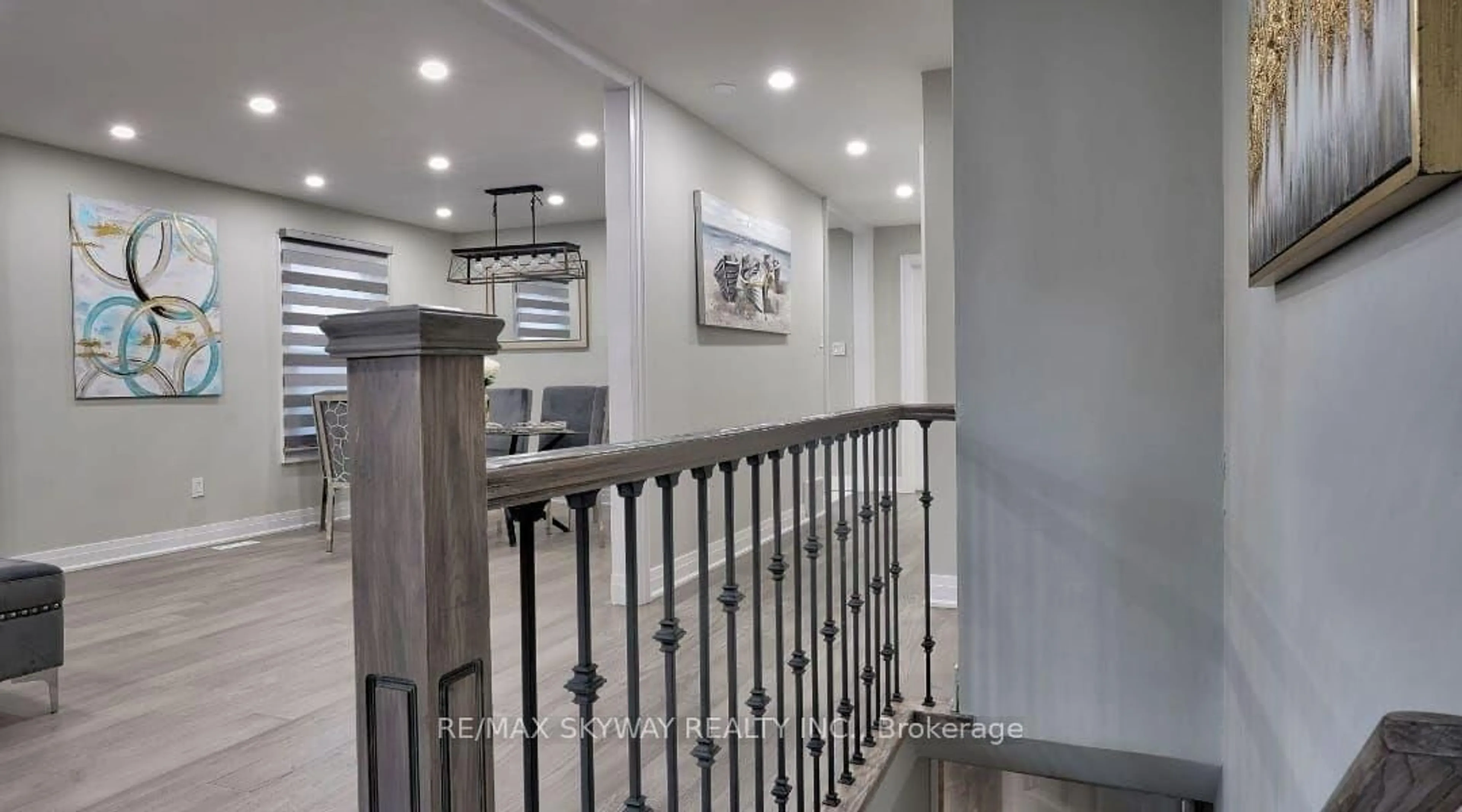 Indoor foyer for 104 Torrance Wood, Brampton Ontario L6Y 4L4