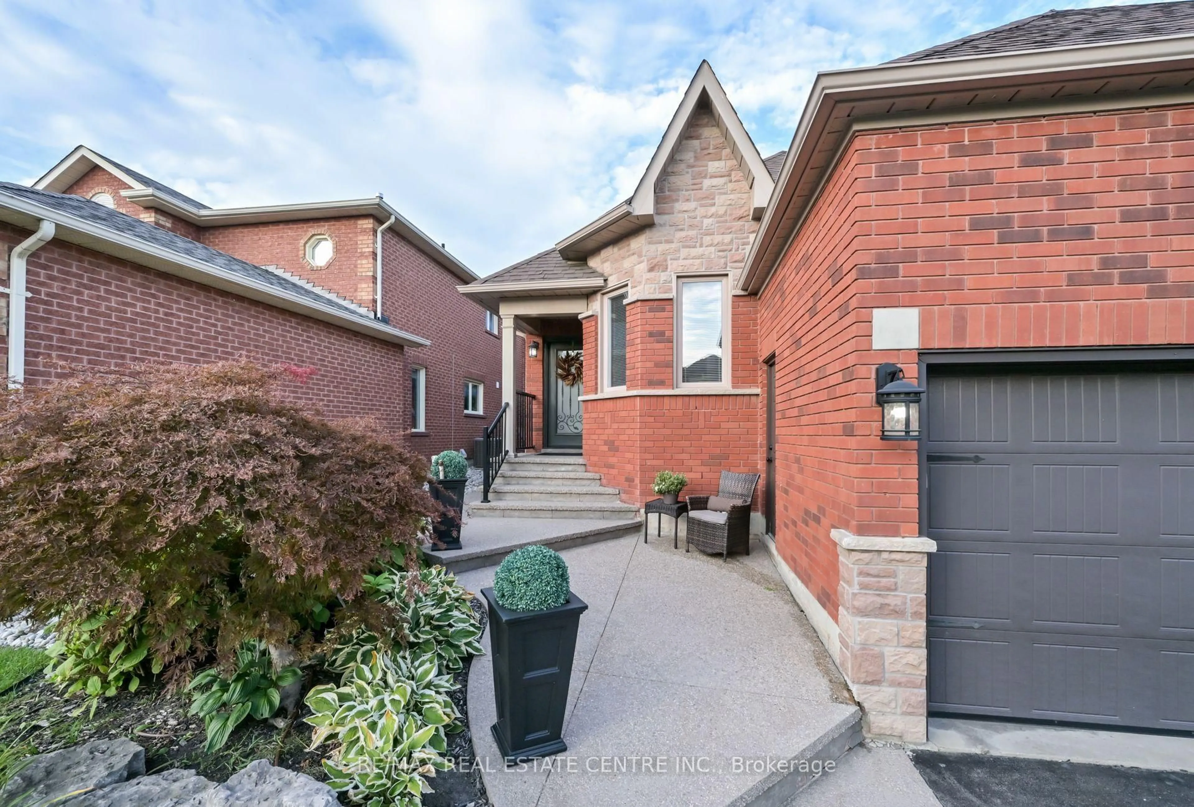 Home with brick exterior material, street for 96 Lauchlin Cres, Halton Hills Ontario L7G 5R5