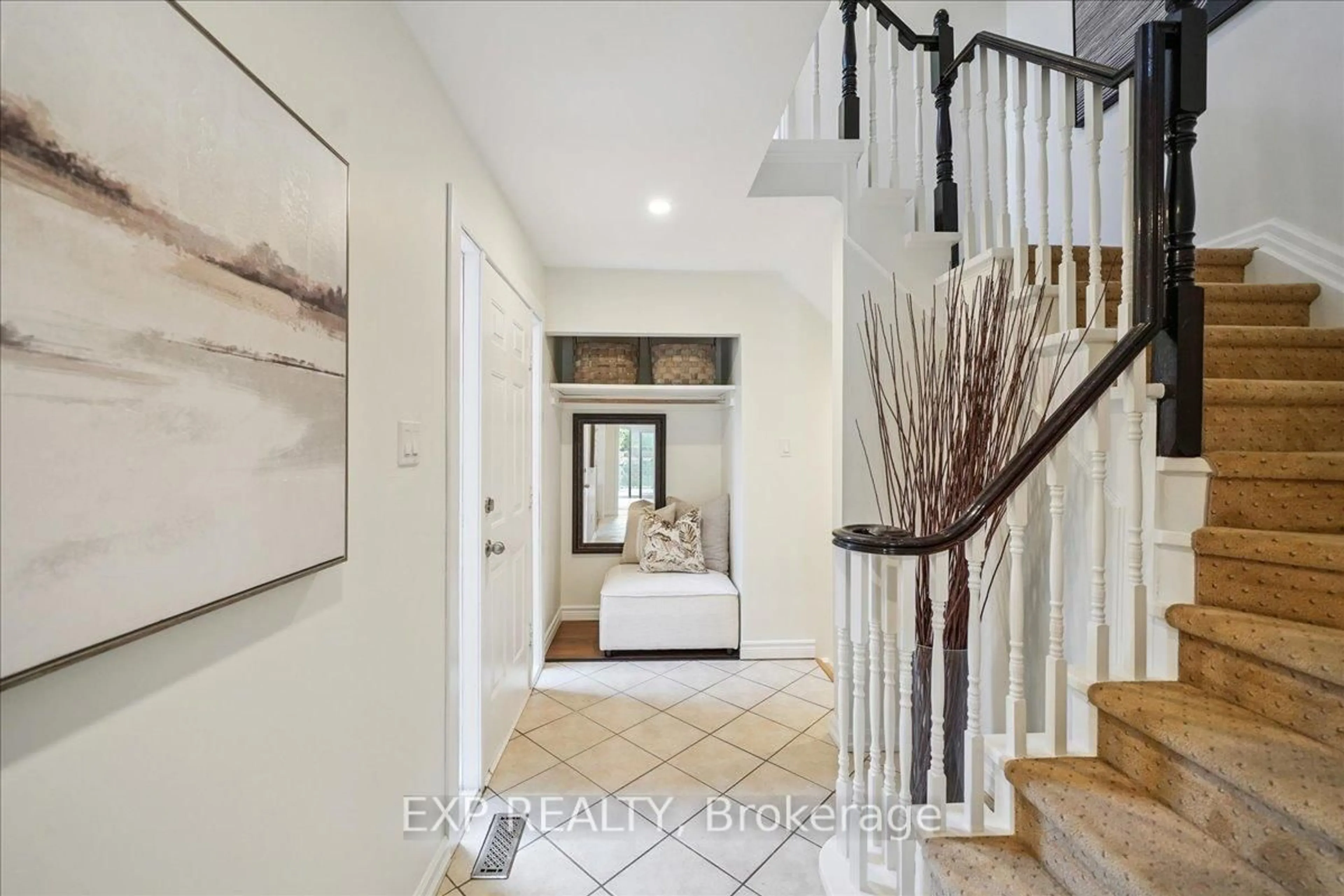 Indoor entryway for 1173 Bridlewood Tr, Oakville Ontario L6M 2L3