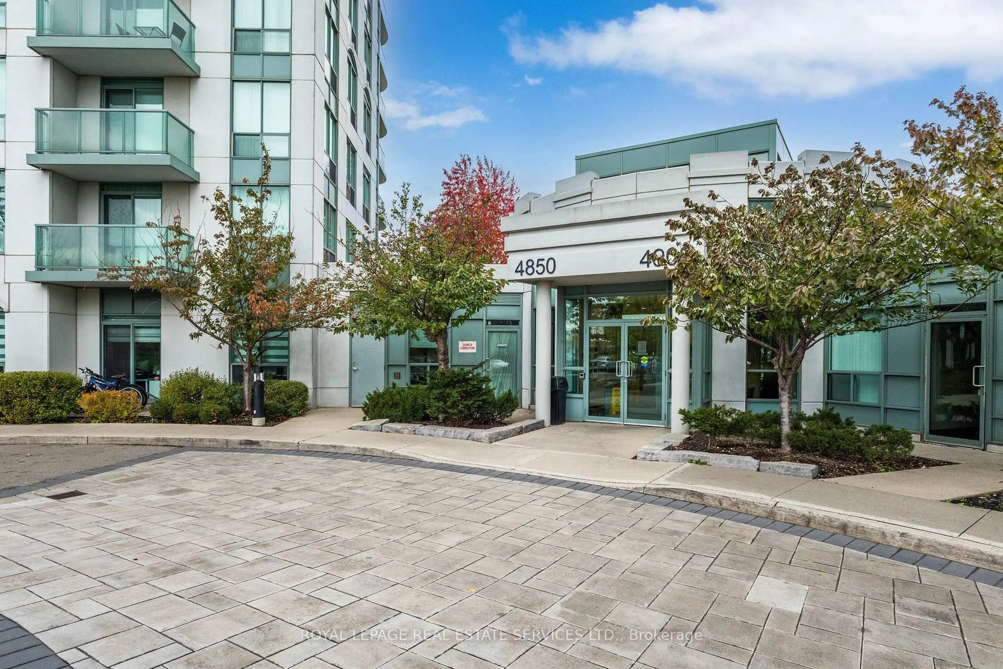 Indoor foyer for 4850 Glen Erin Dr #610, Mississauga Ontario L5M 7S1