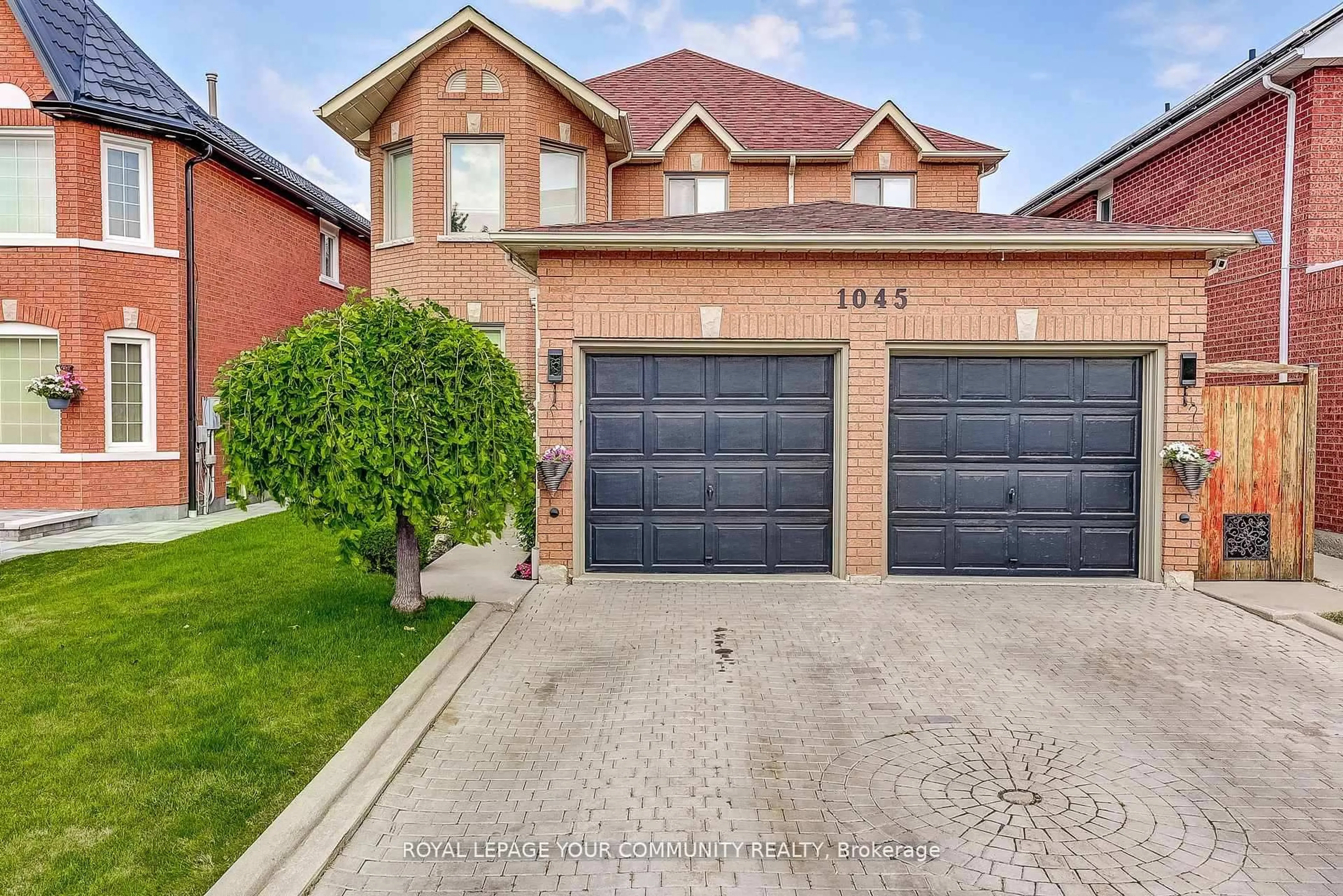 Home with brick exterior material, street for 1045 Sherwood Mills Blvd, Mississauga Ontario L5V 1R3