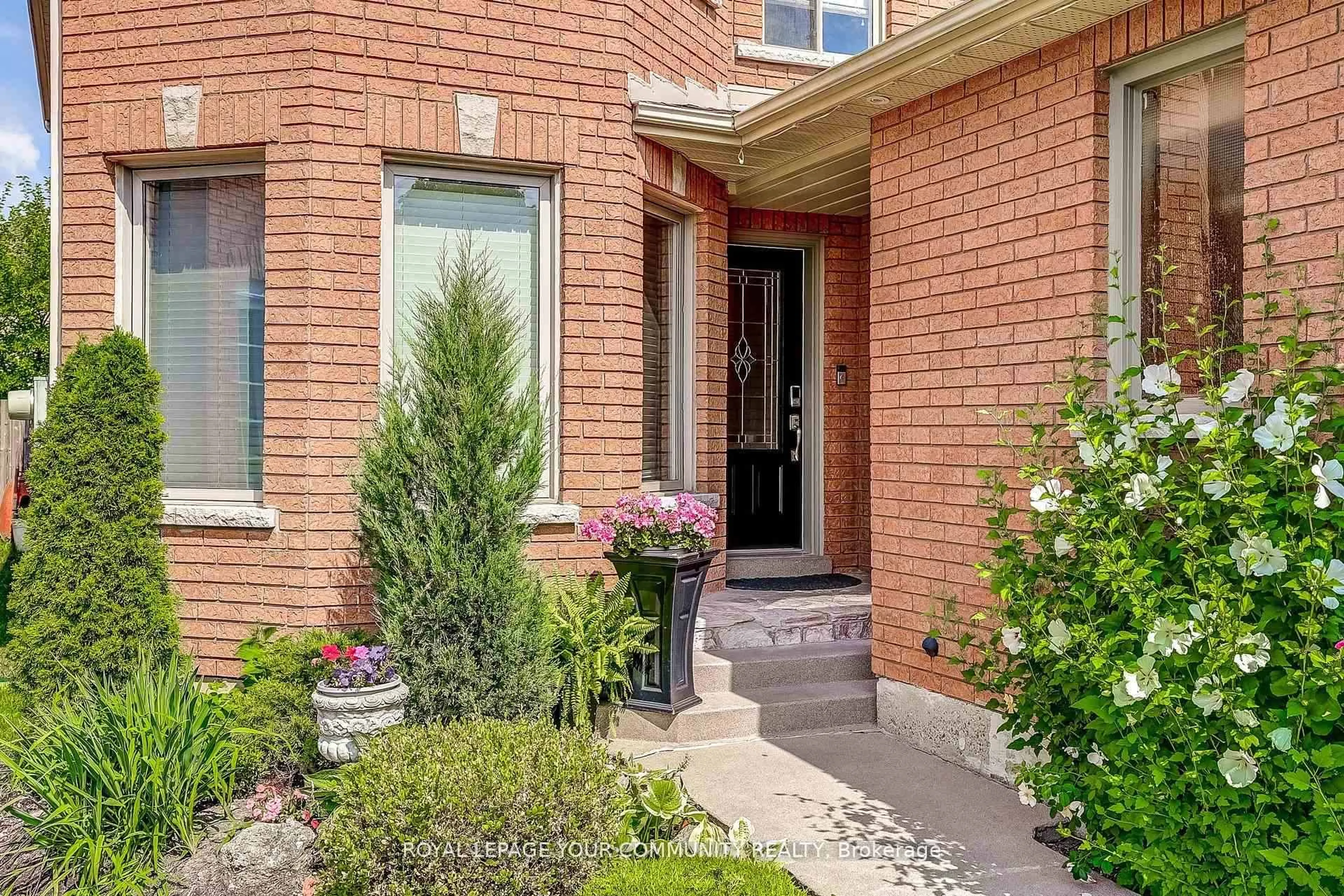 Home with brick exterior material, street for 1045 Sherwood Mills Blvd, Mississauga Ontario L5V 1R3