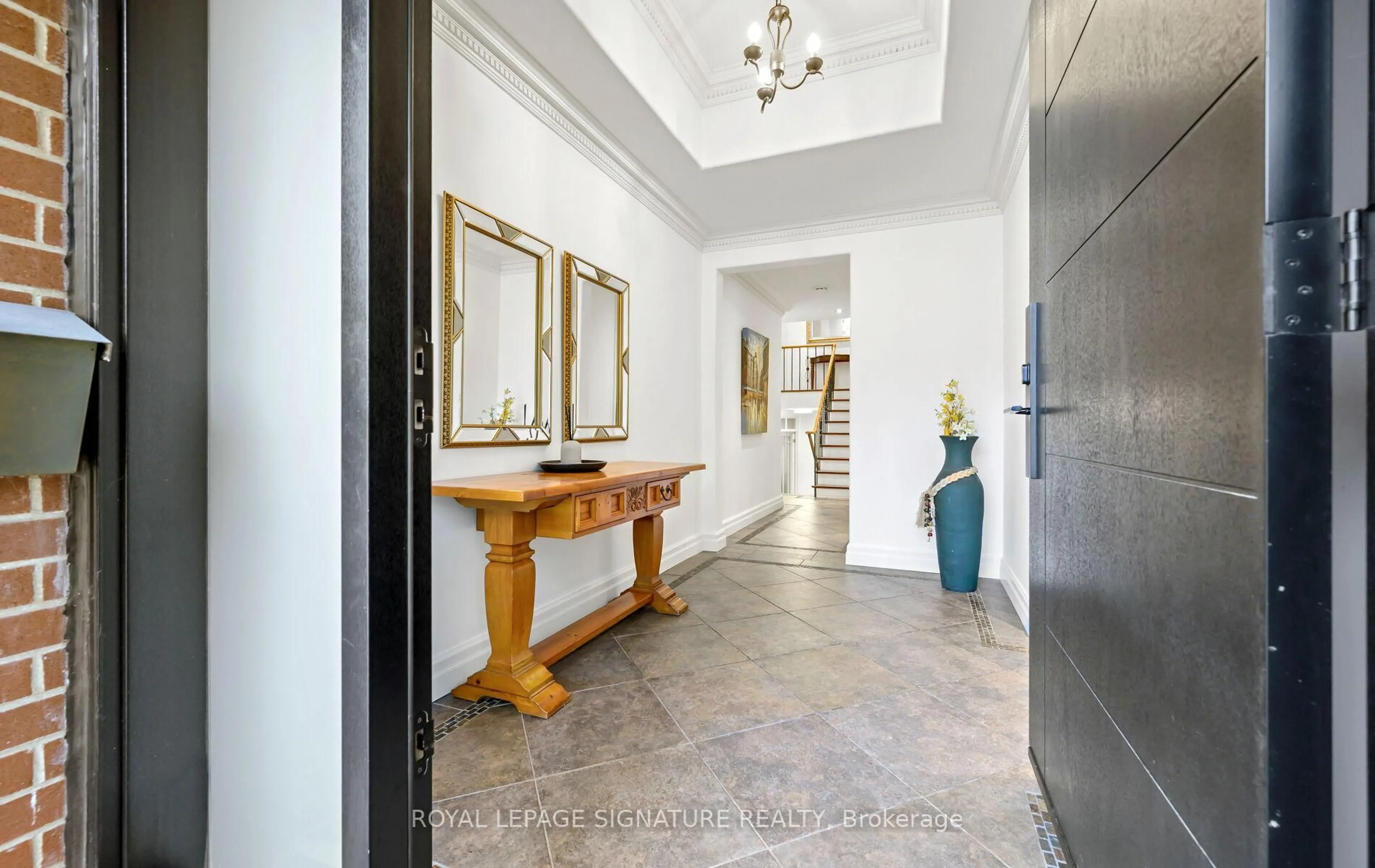 Indoor foyer for 16 Kingsborough Cres, Toronto Ontario M9R 2T9