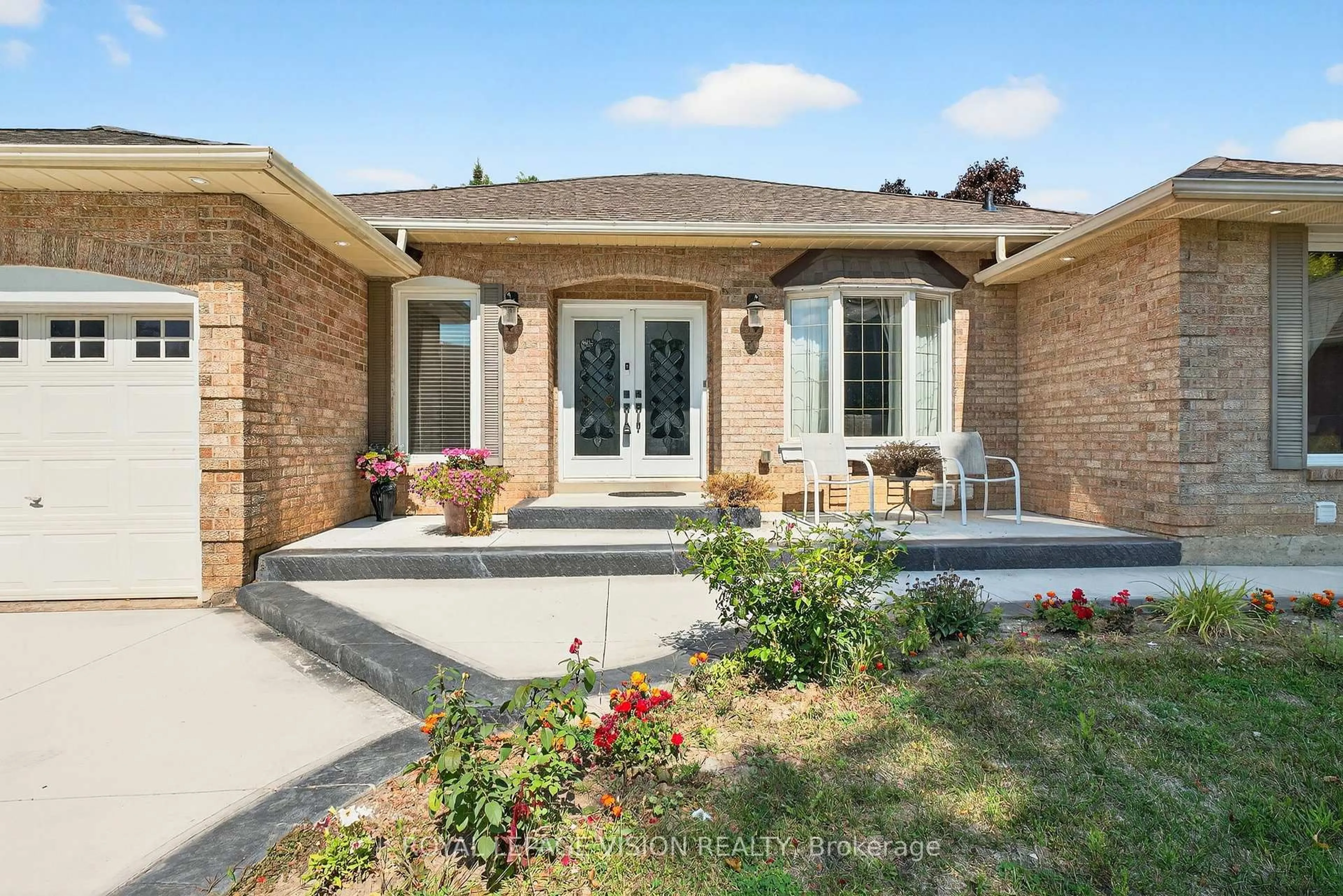 Home with brick exterior material, street for 7 Montgomery Sq, Brampton Ontario L6Z 3H3