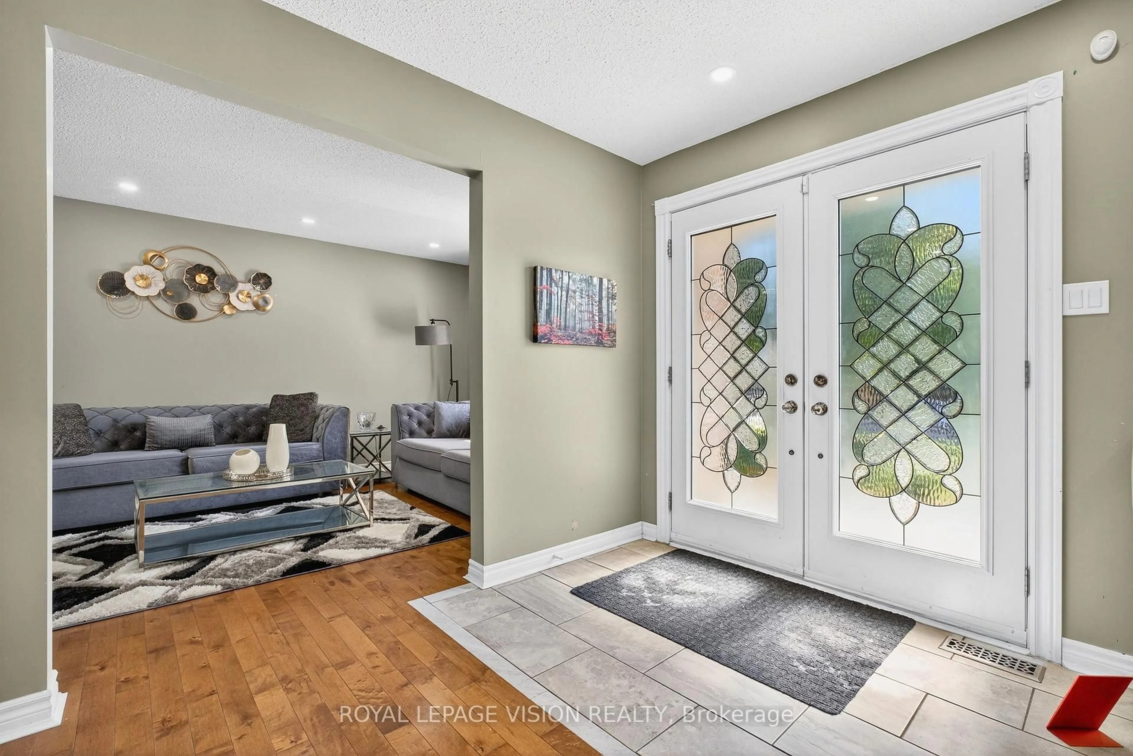 Indoor entryway for 7 Montgomery Sq, Brampton Ontario L6Z 3H3