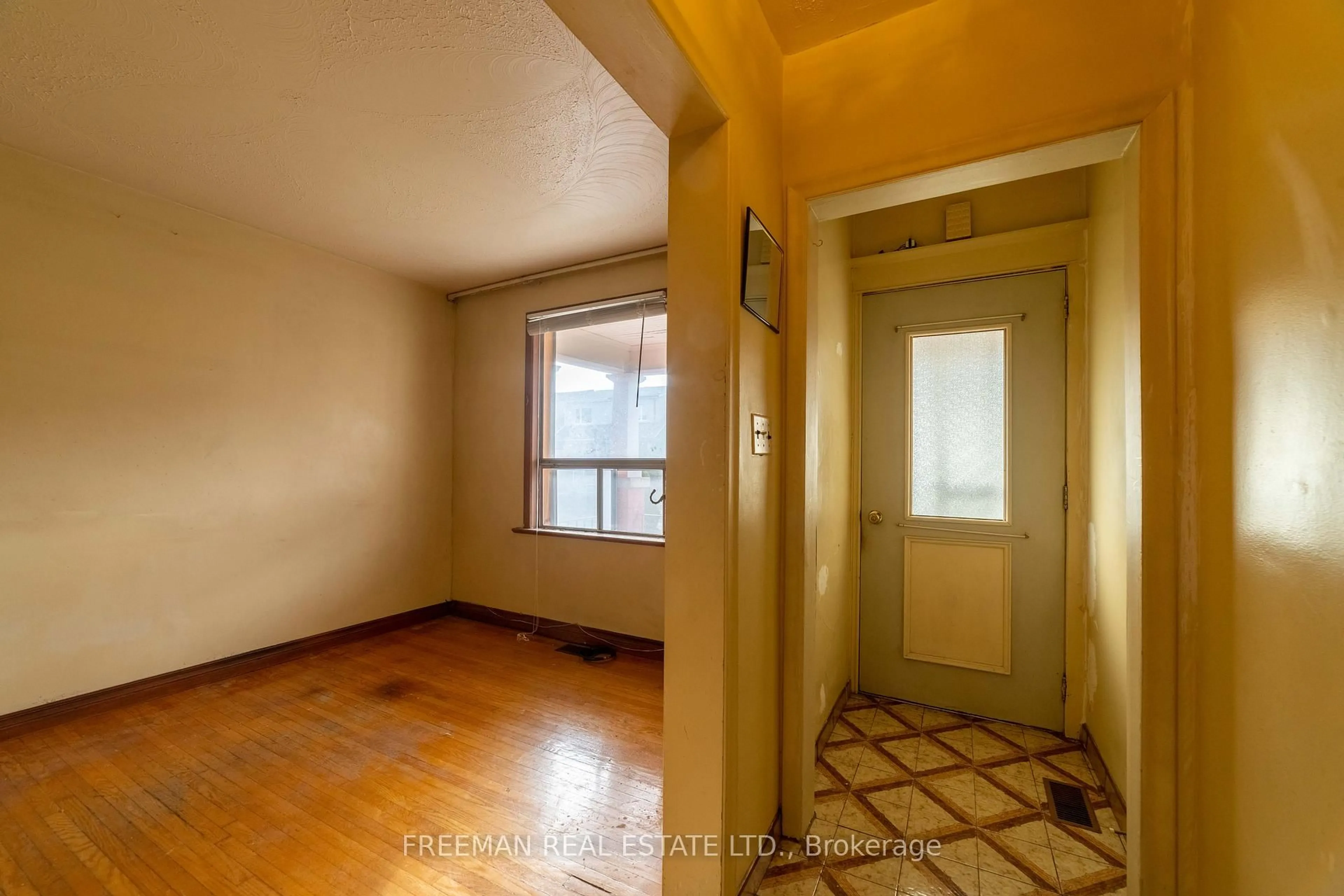 Unknown for 67 Day Ave, Toronto Ontario M6E 3W1