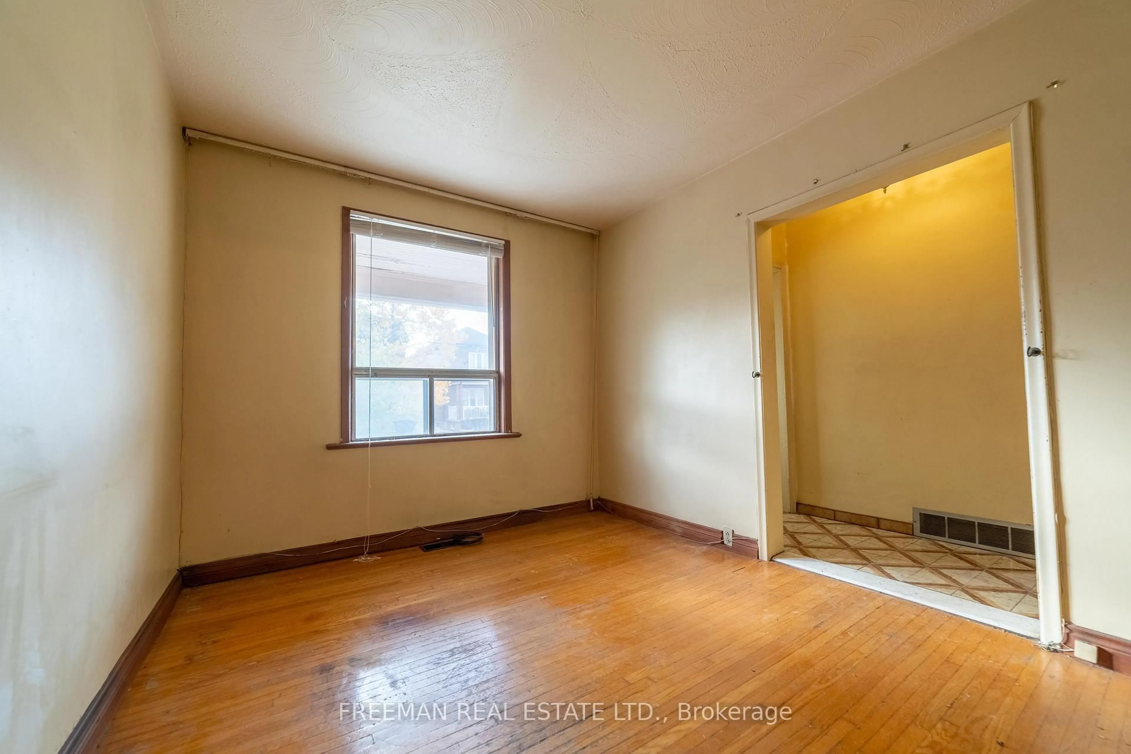A pic of a room for 67 Day Ave, Toronto Ontario M6E 3W1