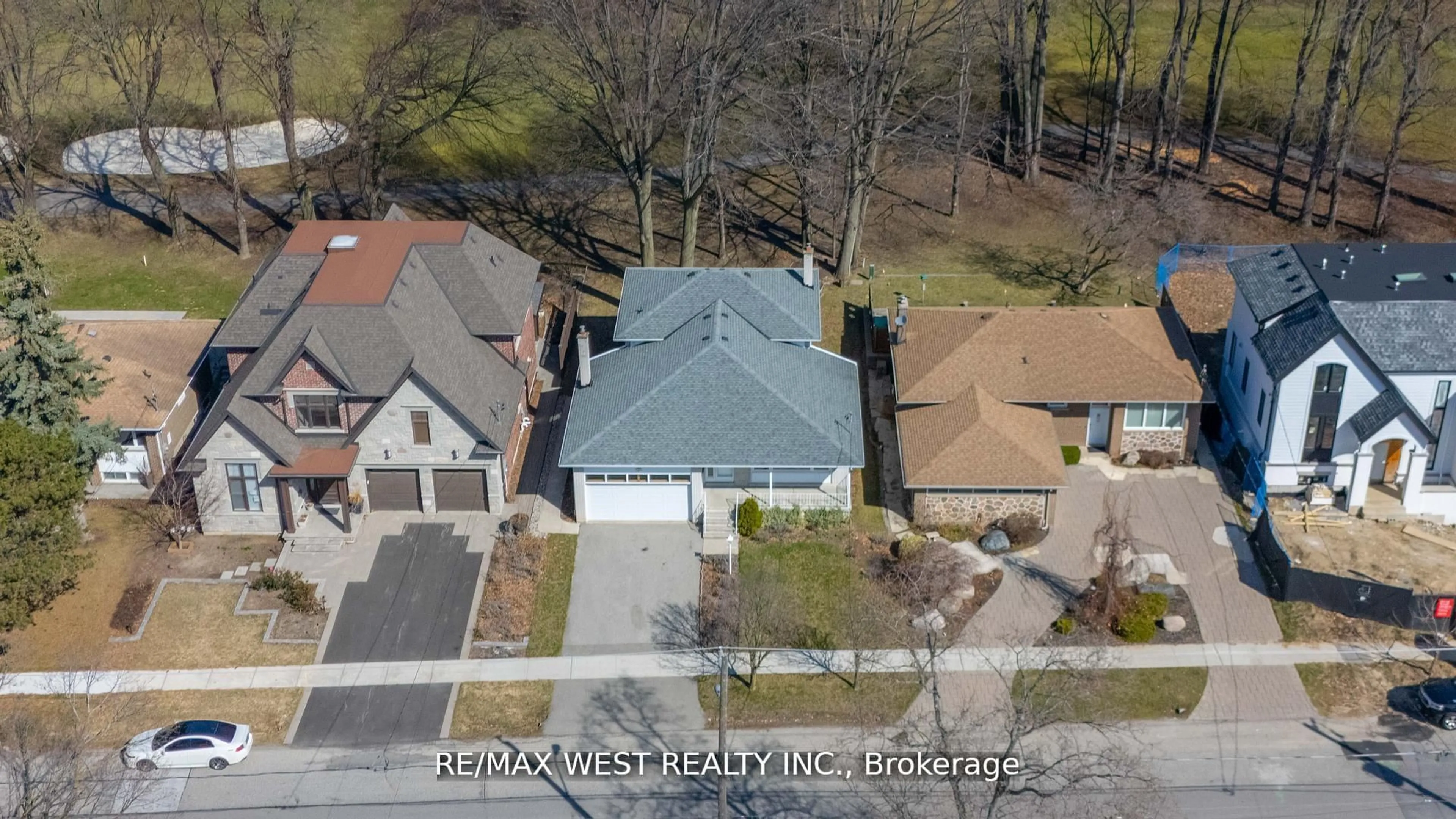 A pic from outside/outdoor area/front of a property/back of a property/a pic from drone, street for 28 Braywin Dr, Toronto Ontario M9P 2P1