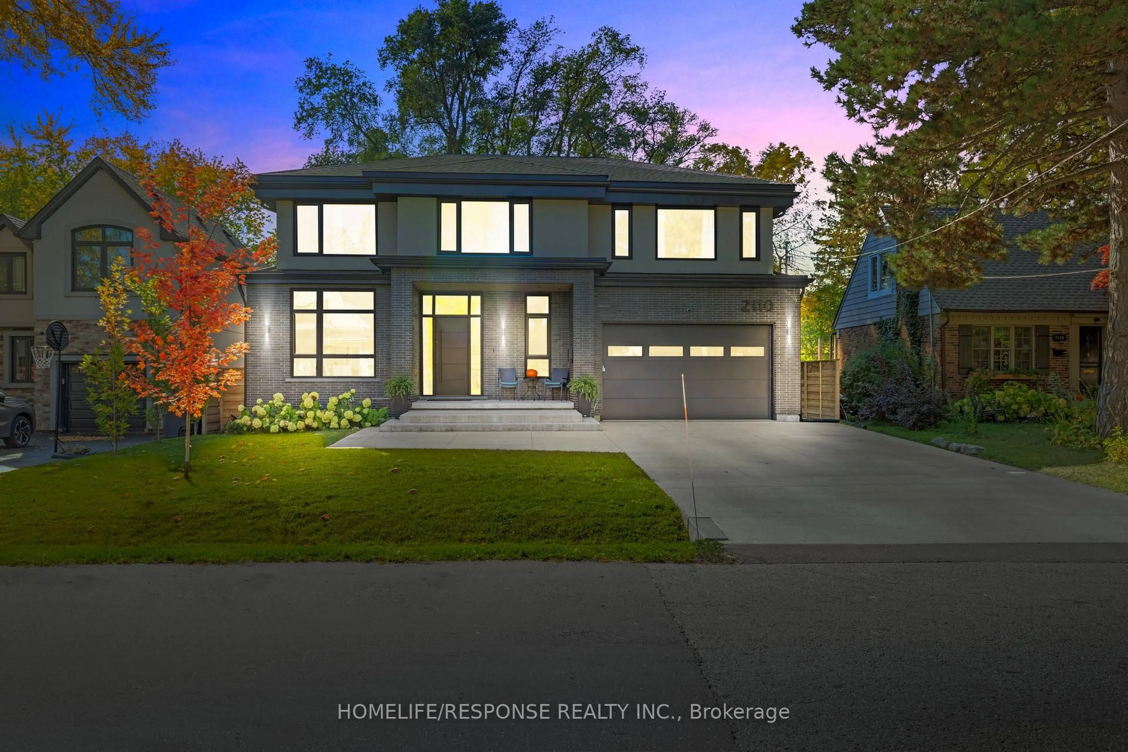 Home with brick exterior material, street for 2110 Courtland Cres, Mississauga Ontario L4Y 1V2