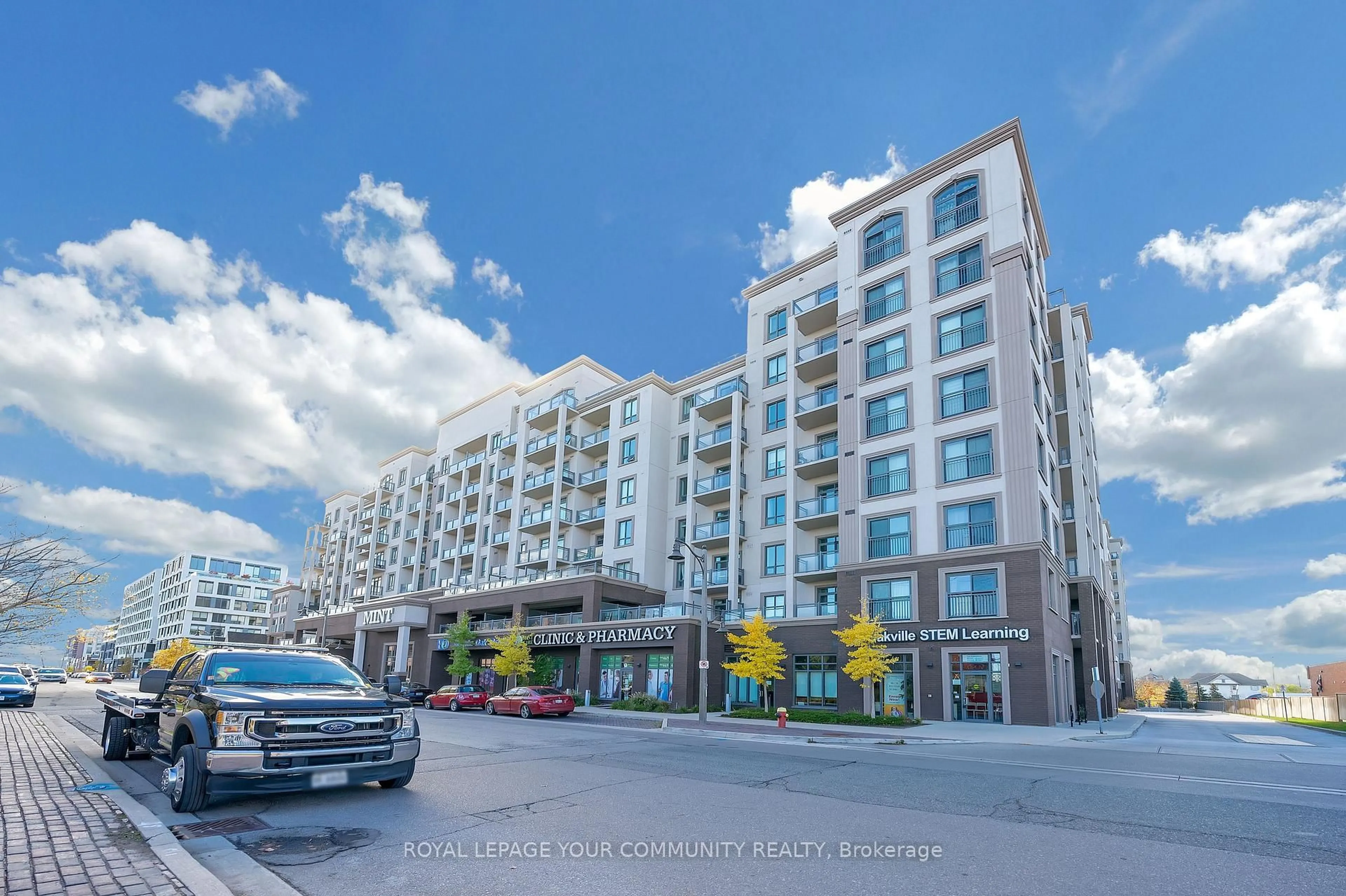 Patio, building for 2486 Old Bronte Rd #313, Oakville Ontario L6M 0Y4