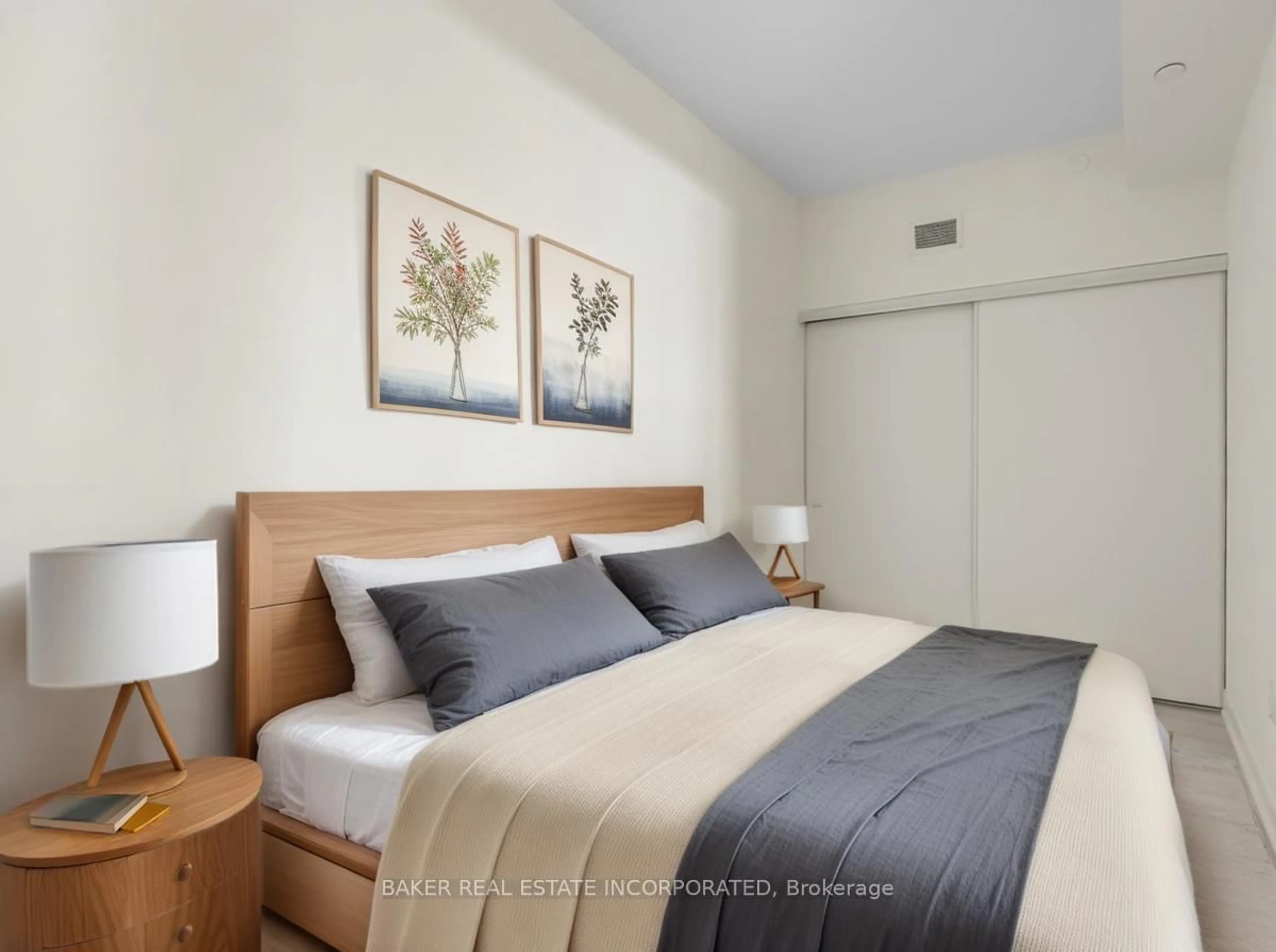 Bedroom with bed, unknown for 220 Missinnihe Way #808, Mississauga Ontario L5H 0A9