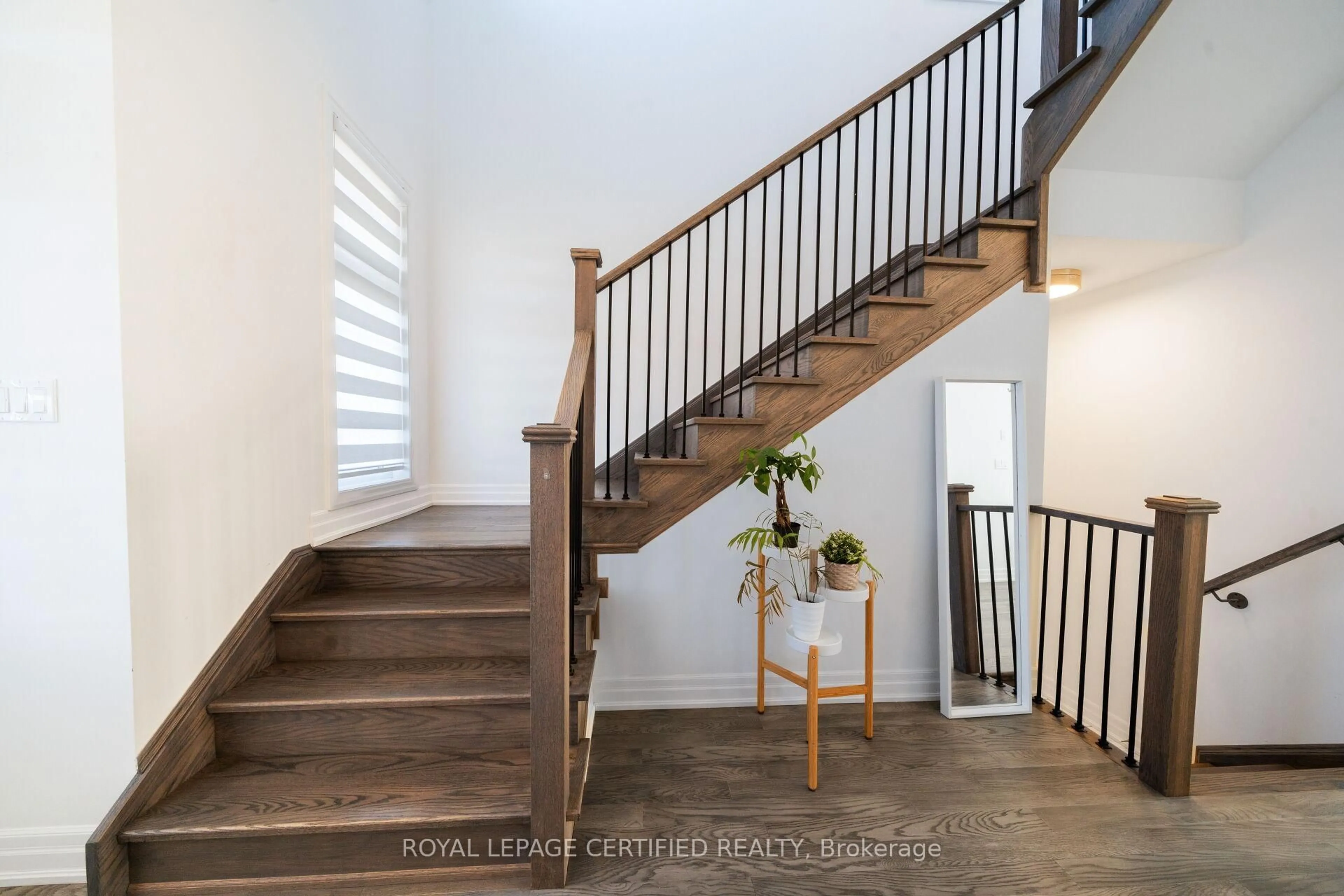 Stairs for 3150 Williamcutmore Blvd, Oakville Ontario L6H 7X2