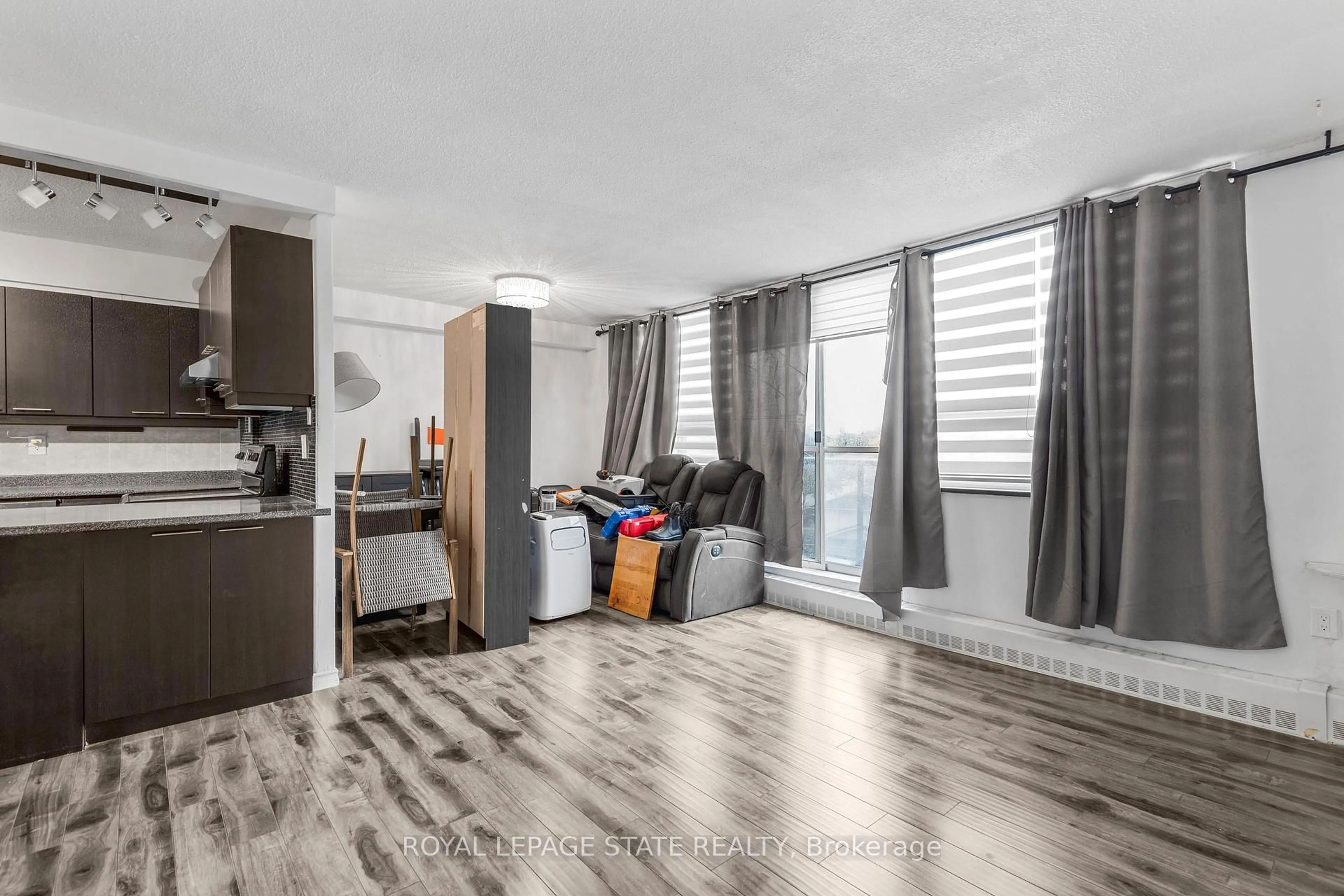 Unknown for 1050 Stainton Dr #308, Mississauga Ontario L5C 2T7