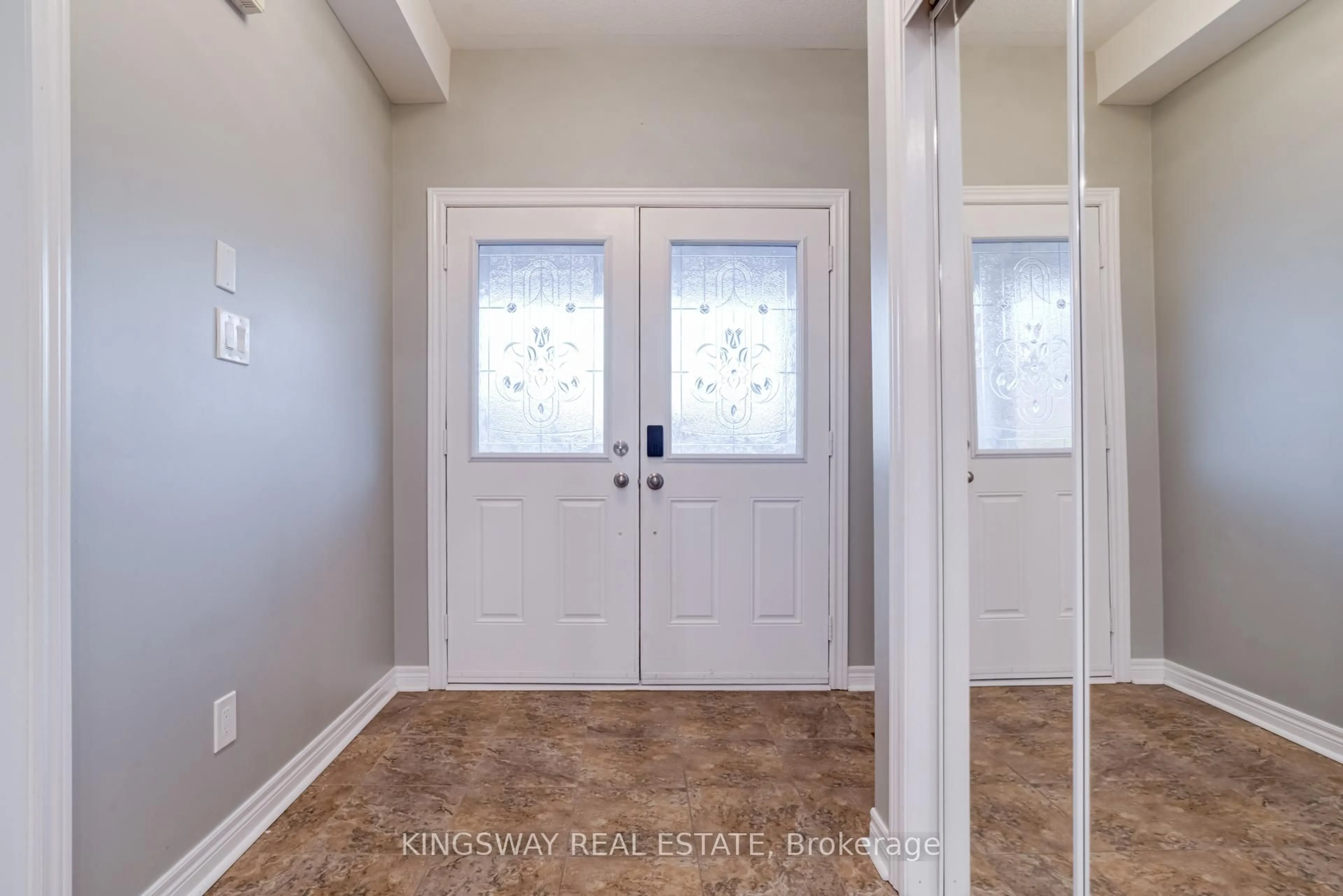 Indoor entryway for 3475 Bala Dr, Mississauga Ontario L5M 0G6