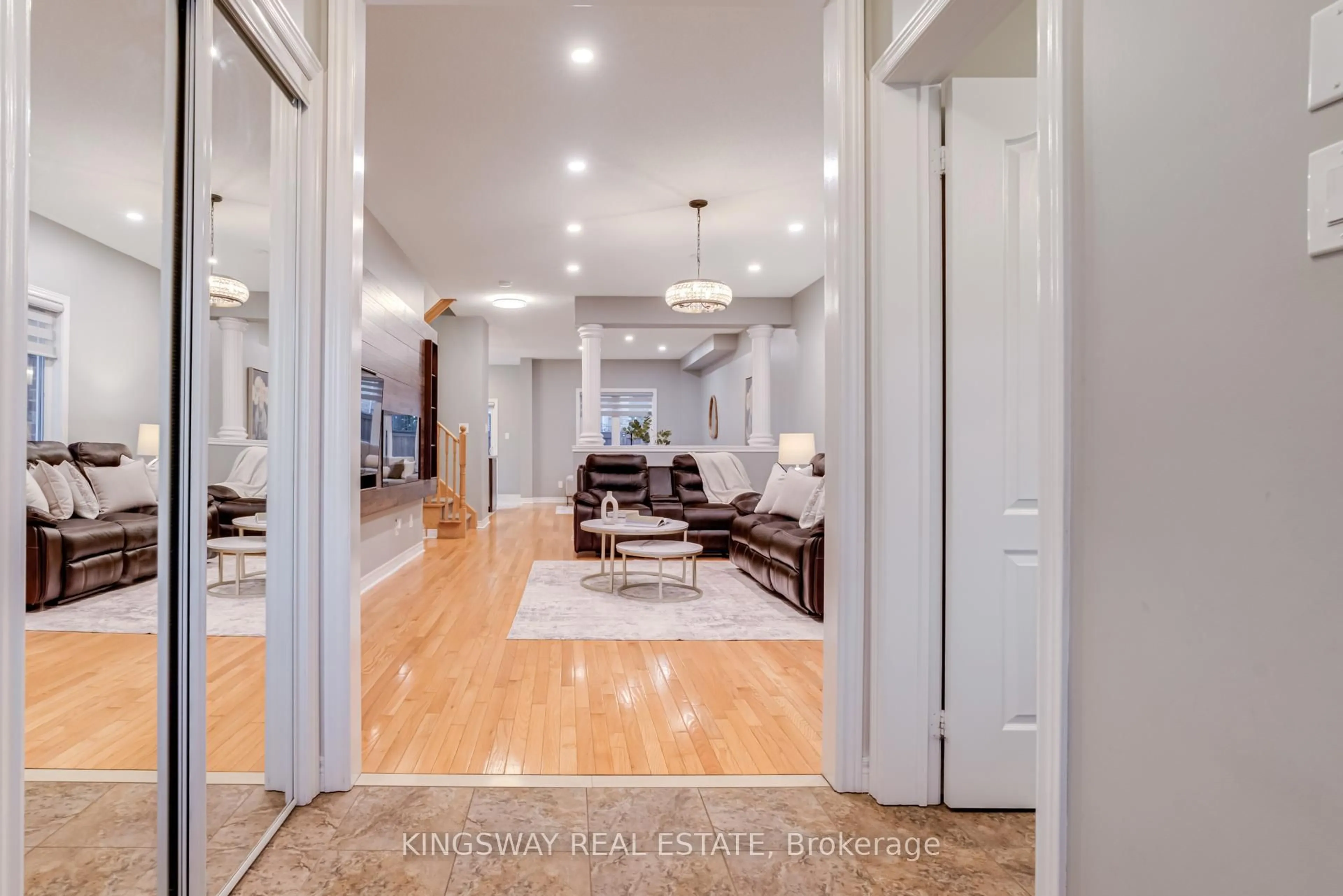 Indoor entryway for 3475 Bala Dr, Mississauga Ontario L5M 0G6