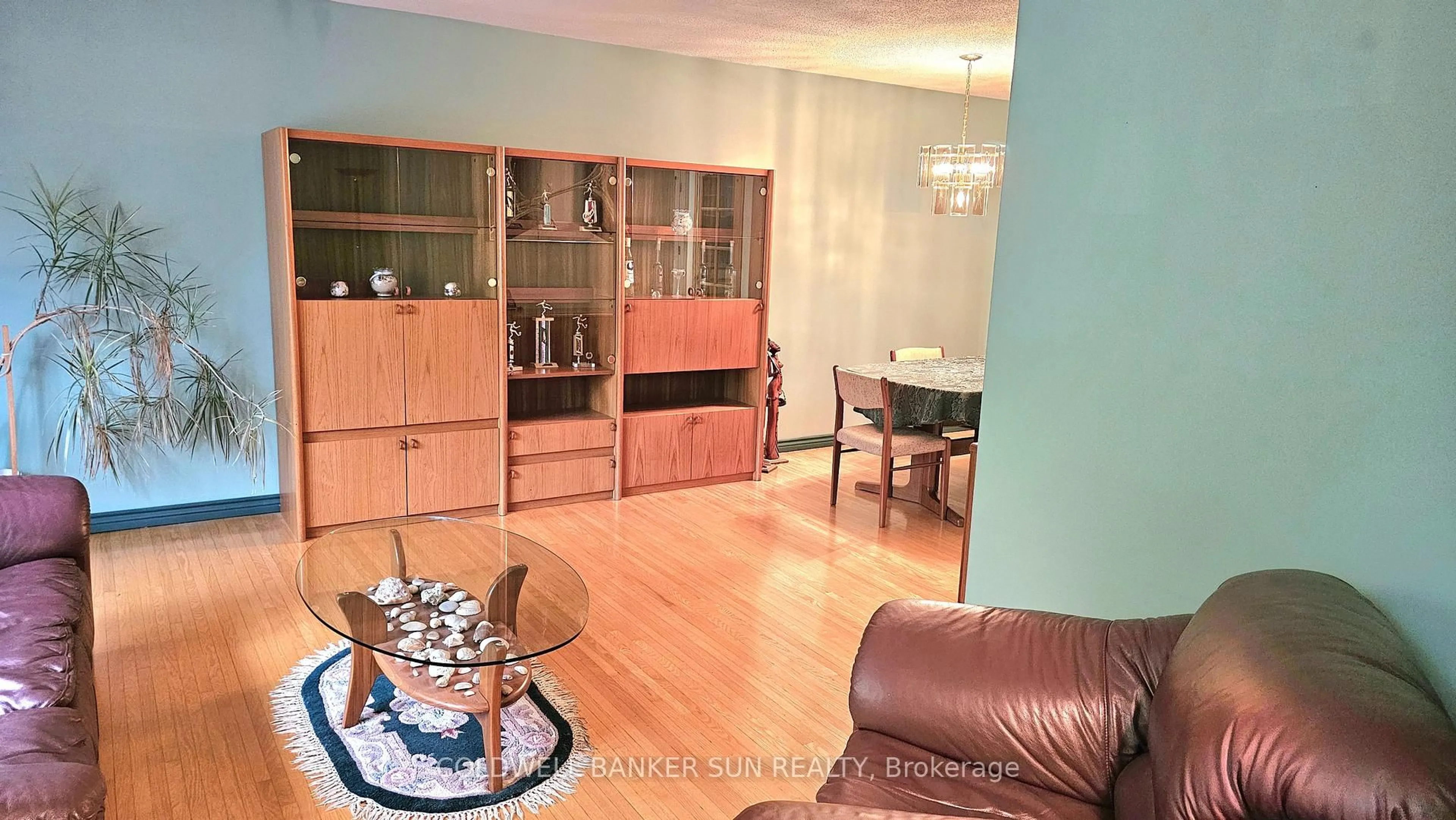 Living room with furniture, wood/laminate floor for 23 Brookdale Cres, Brampton Ontario L6T 1M8