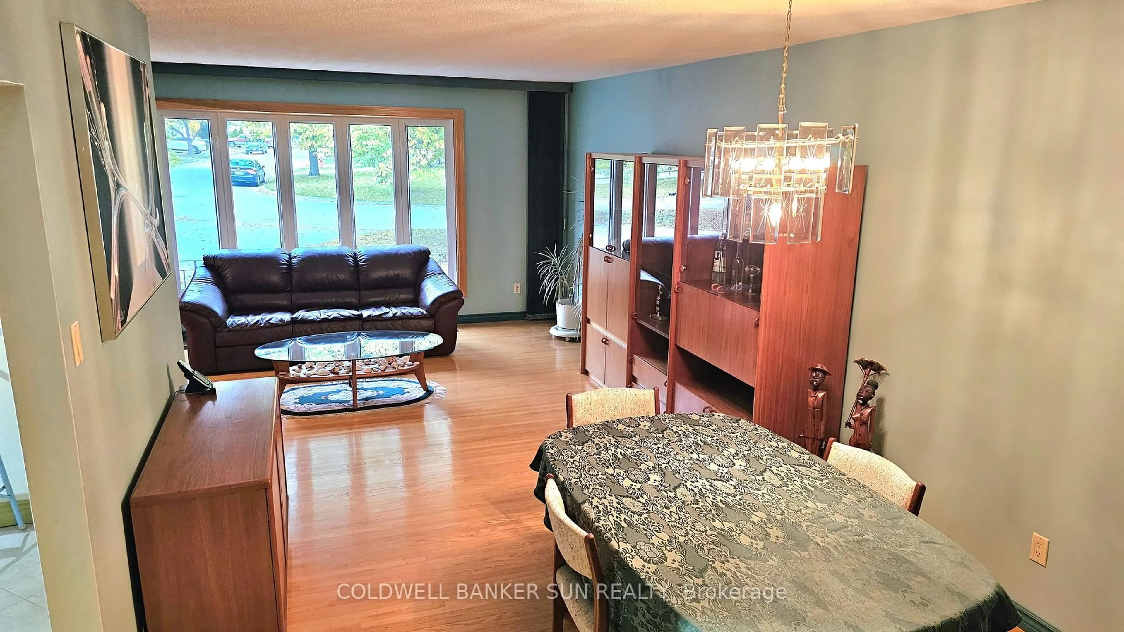 Living room with furniture, wood/laminate floor for 23 Brookdale Cres, Brampton Ontario L6T 1M8