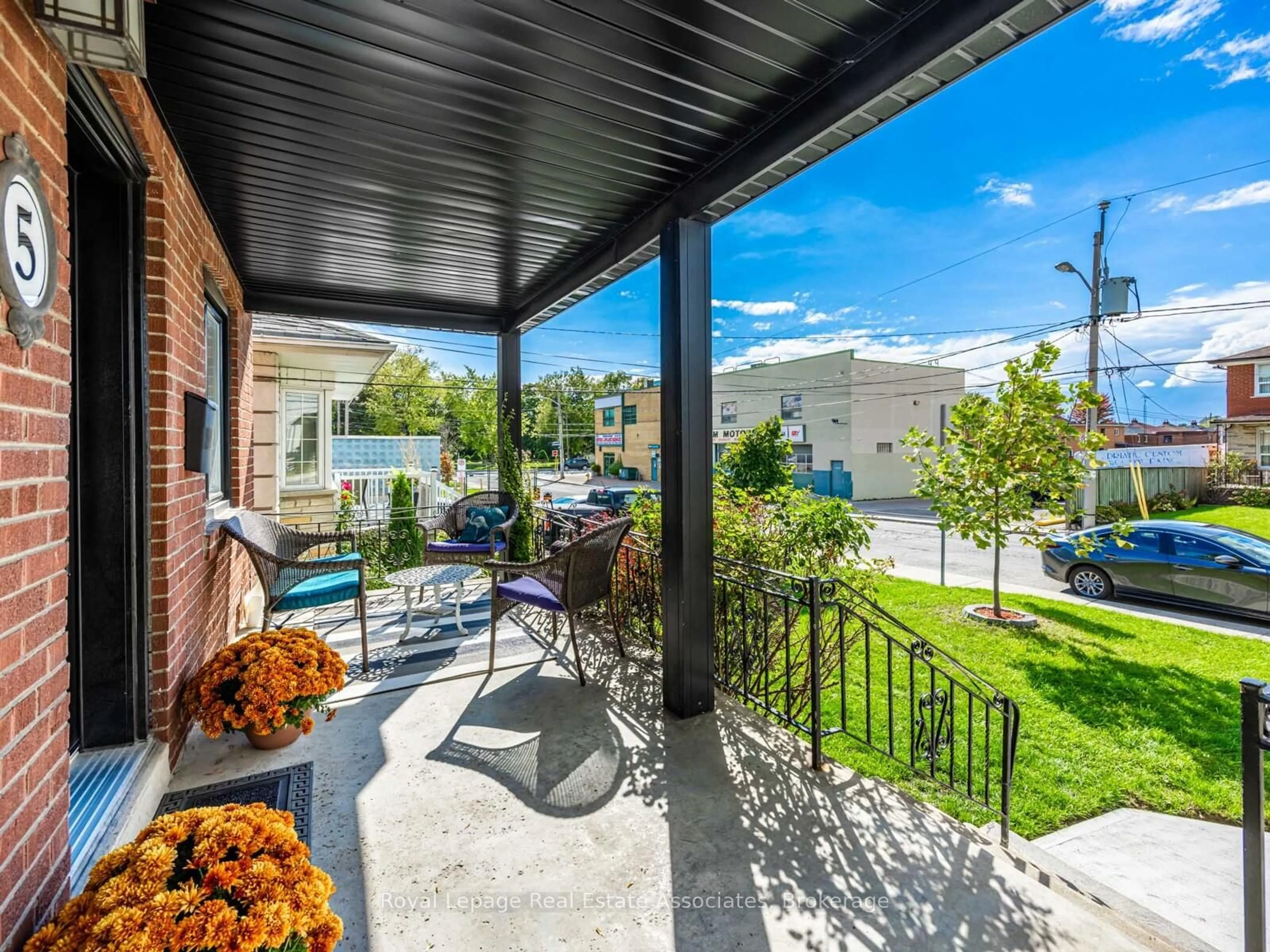 Patio, street for 5 Little Blvd, Toronto Ontario M6E 4N1