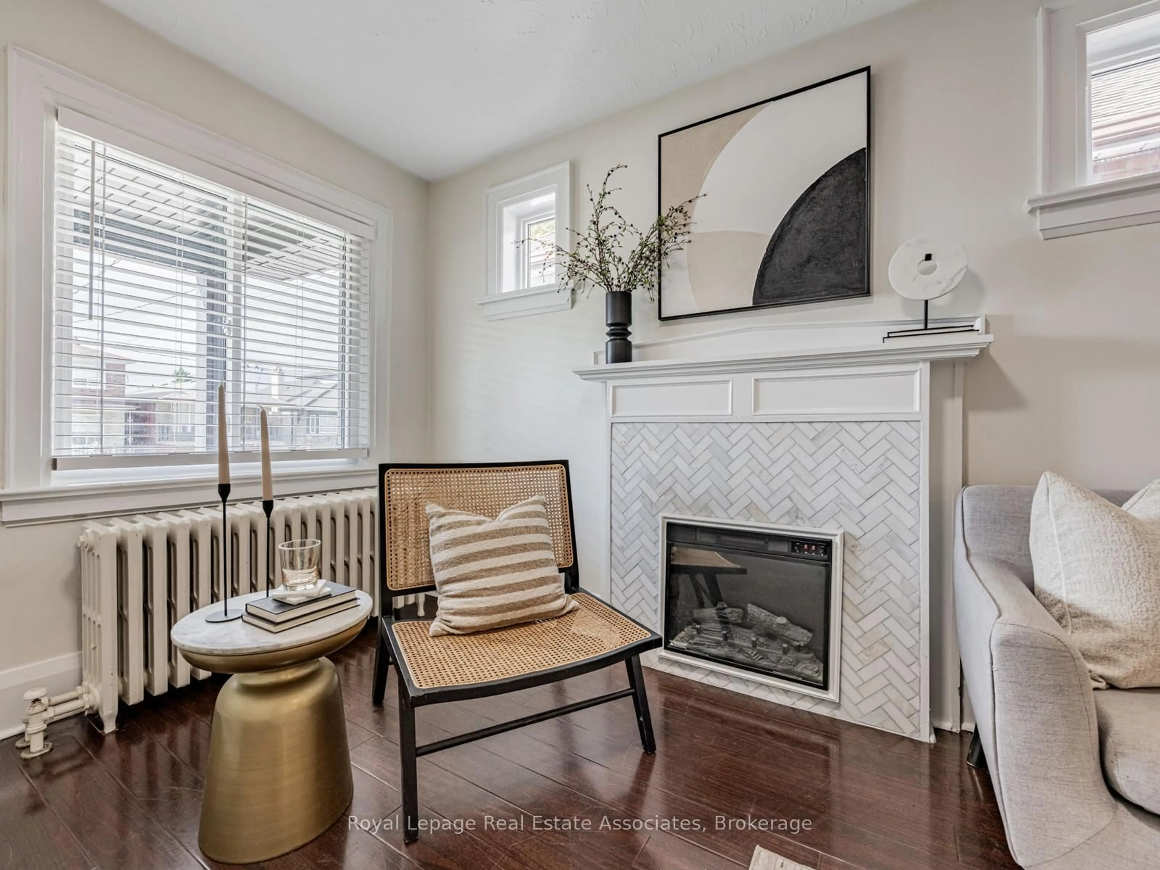 Living room with furniture, ceramic/tile floor for 5 Little Blvd, Toronto Ontario M6E 4N1