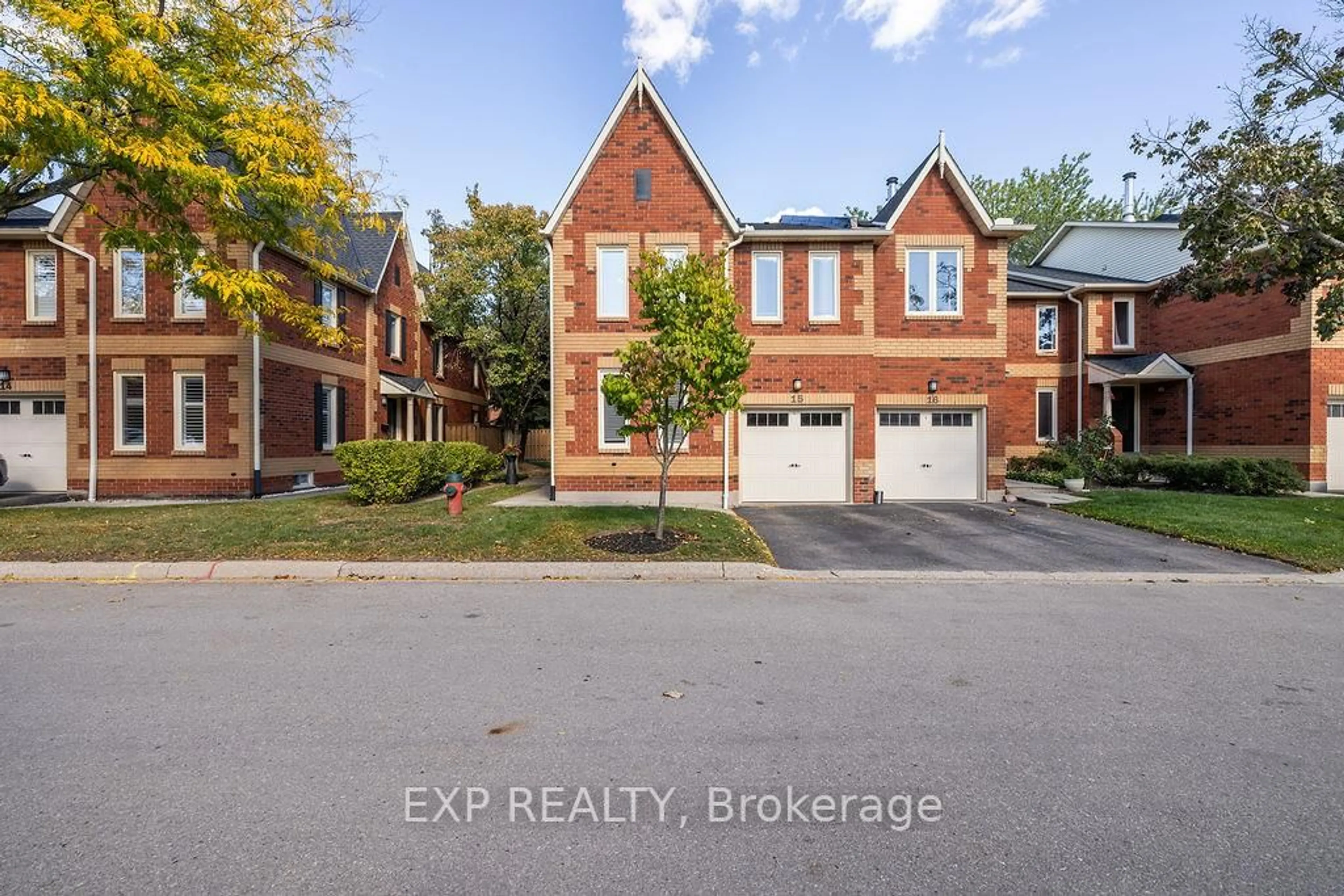 A pic from outside/outdoor area/front of a property/back of a property/a pic from drone, street for 2006 Glenada Cres #15, Oakville Ontario L6H 5R9