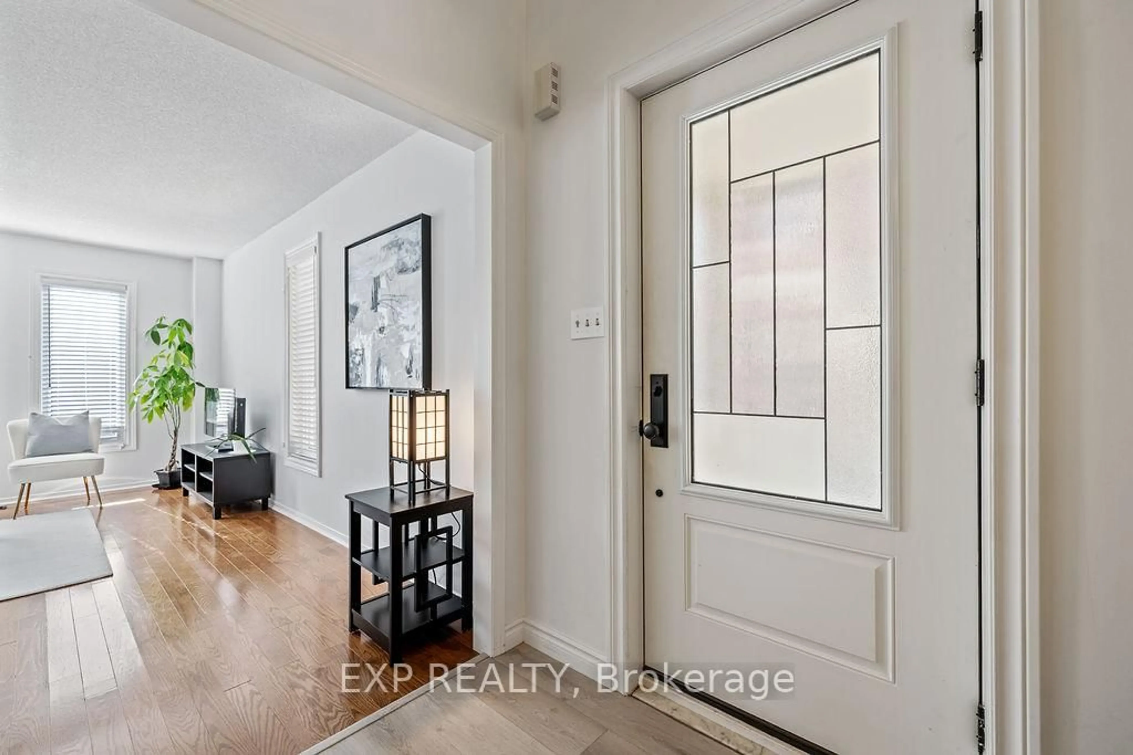 Indoor entryway for 2006 Glenada Cres #15, Oakville Ontario L6H 5R9