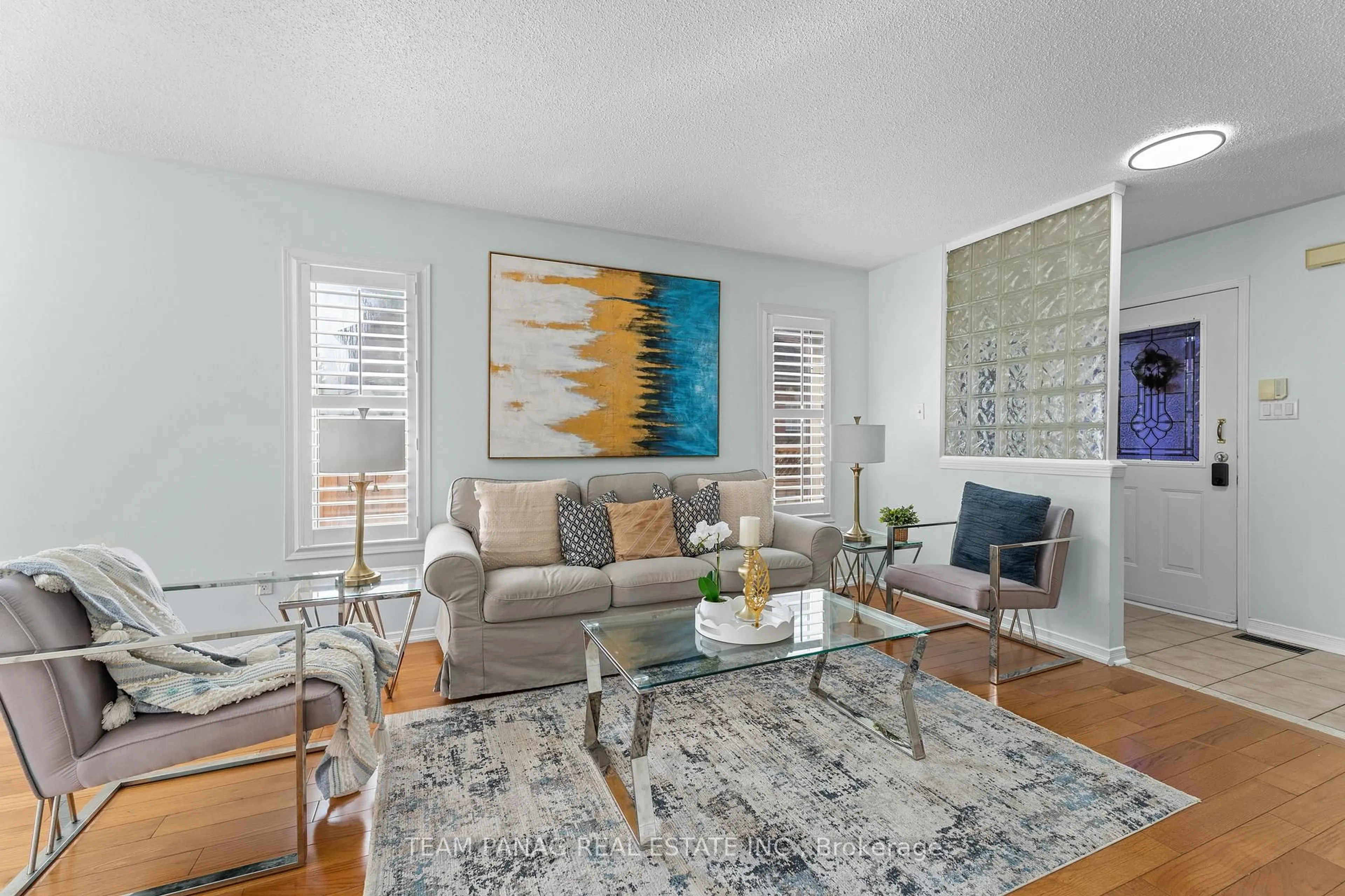 Living room with furniture, unknown for 8 Coachwhip Rd, Brampton Ontario L6R 1X7