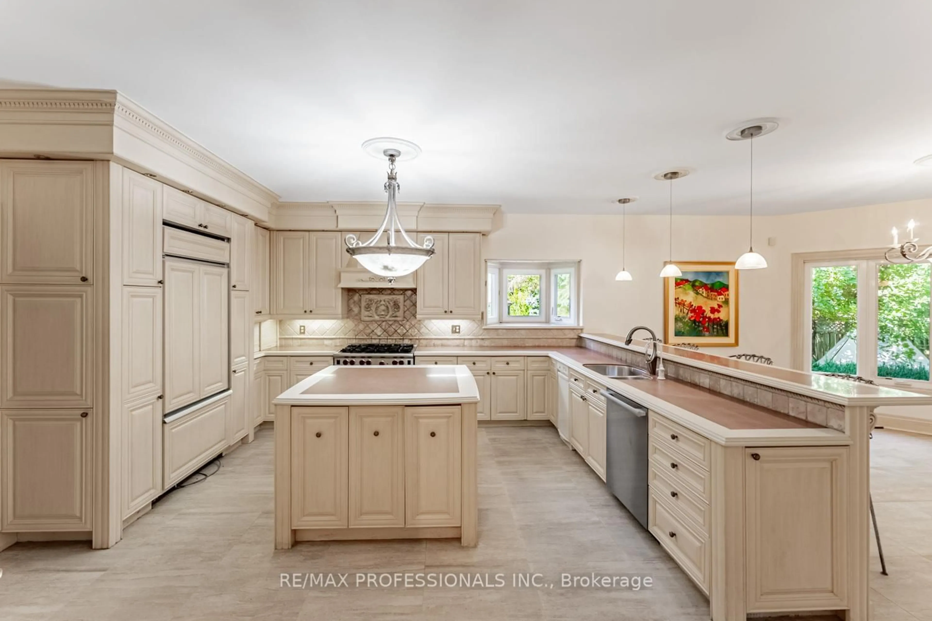 Open concept kitchen, ceramic/tile floor for 2239 Rosegate Dr, Mississauga Ontario L1W 3K3