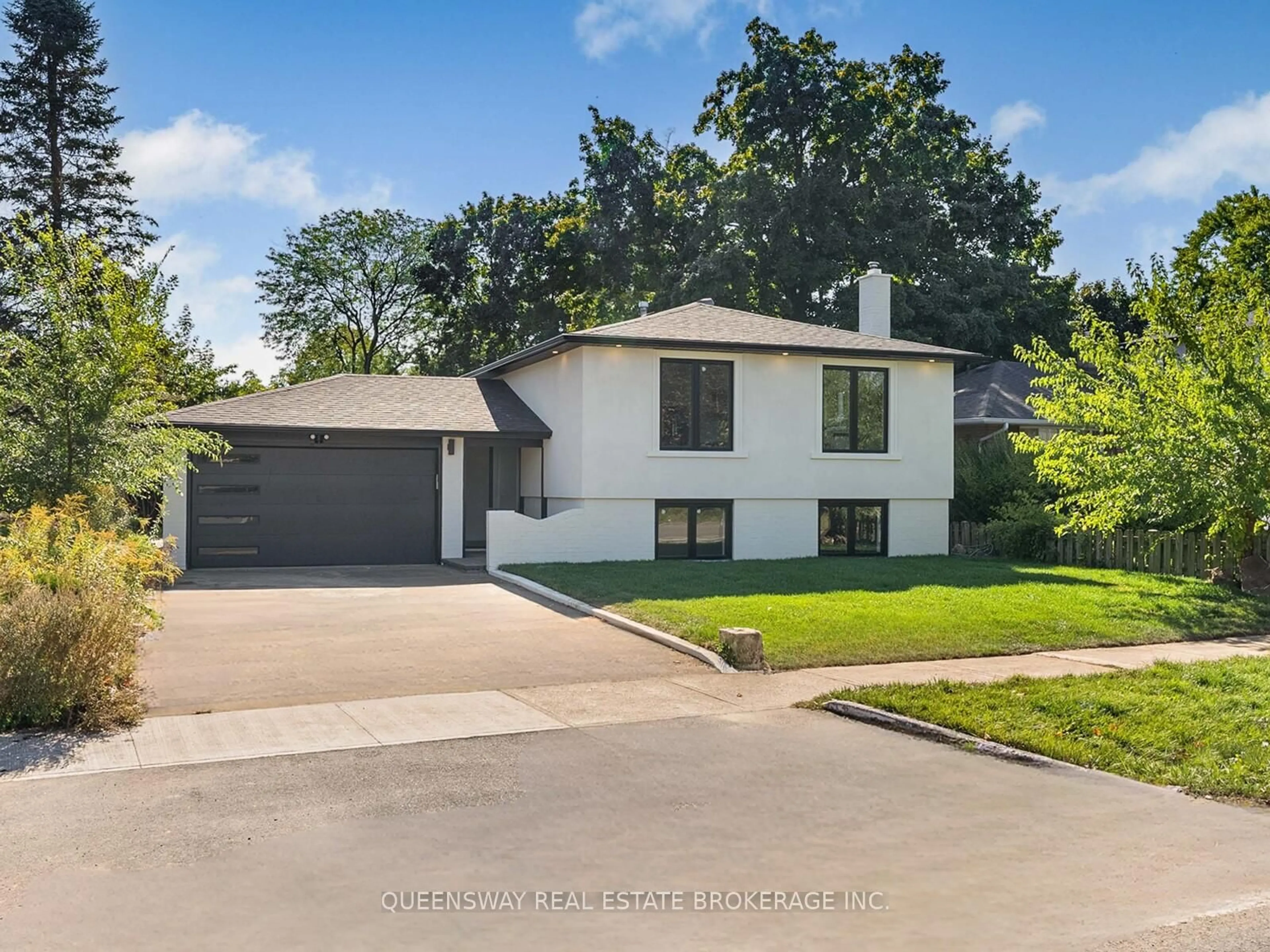 Unknown for 1128 Pinegrove Rd, Oakville Ontario L6L 2W6