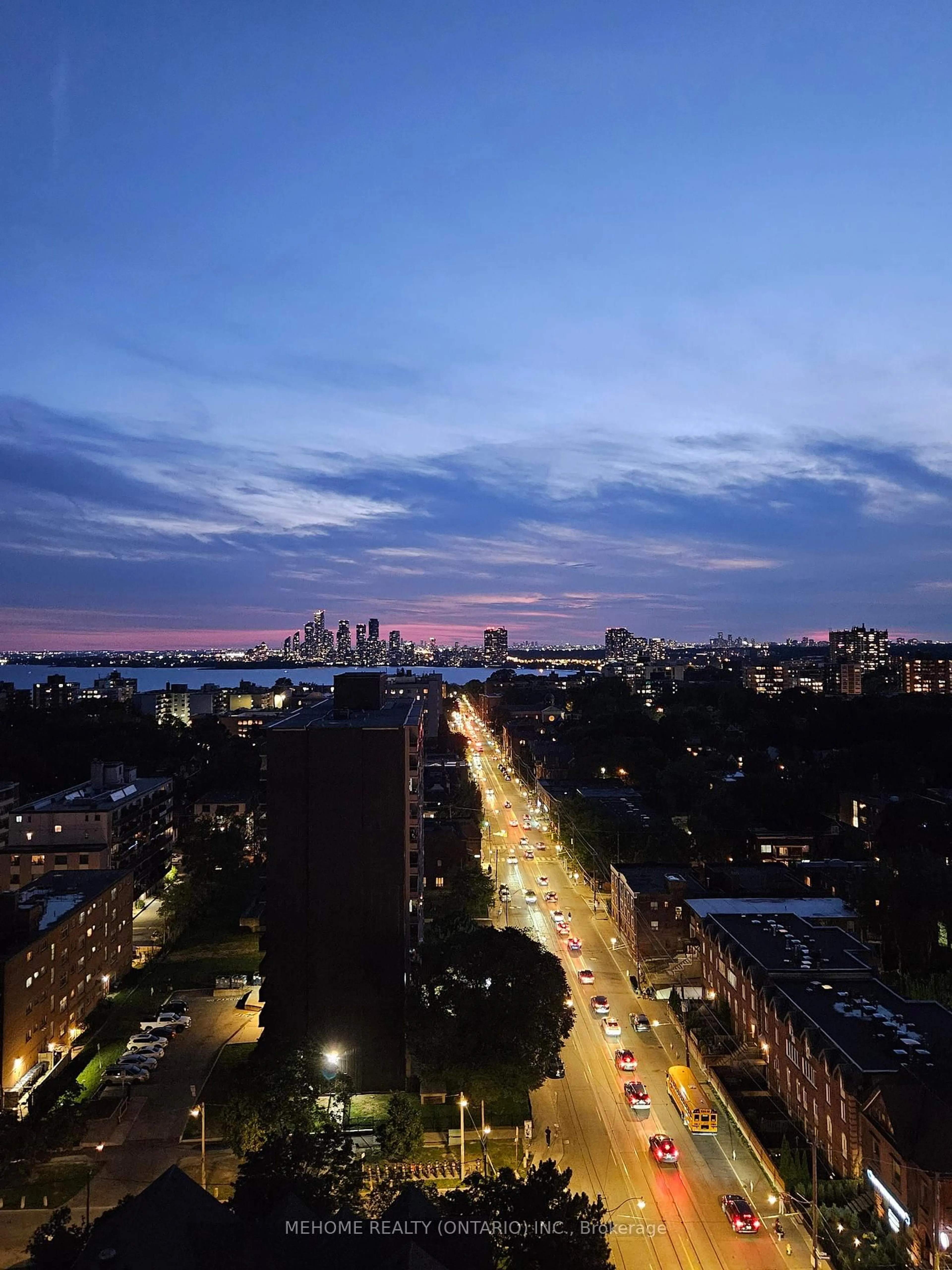 A pic of a room for 270 Dufferin St #PH12, Toronto Ontario M6K 0H8